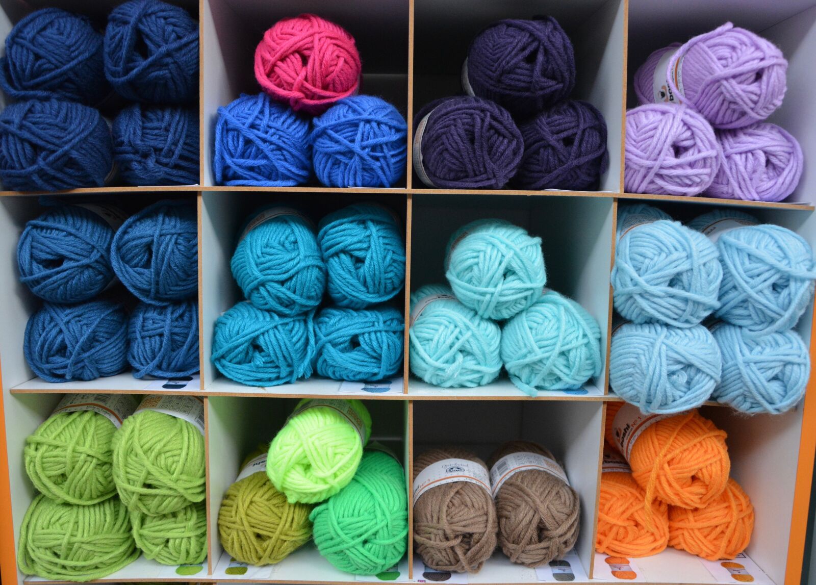 Nikon D5200 sample photo. Balls of wool, colors photography