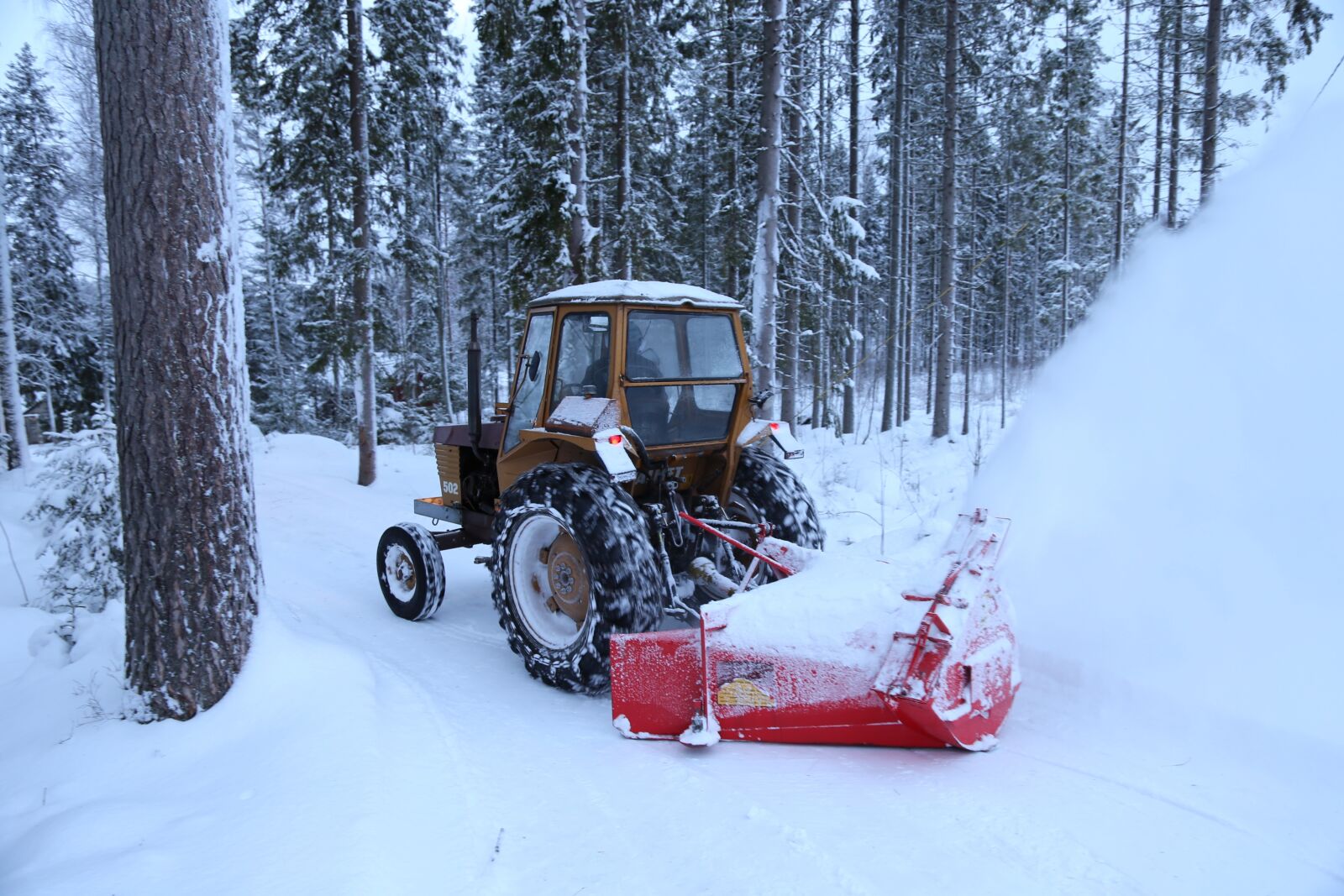 Canon EOS 6D + Canon EF 24-105mm F4L IS USM sample photo. Winter, snow, snow thrower photography
