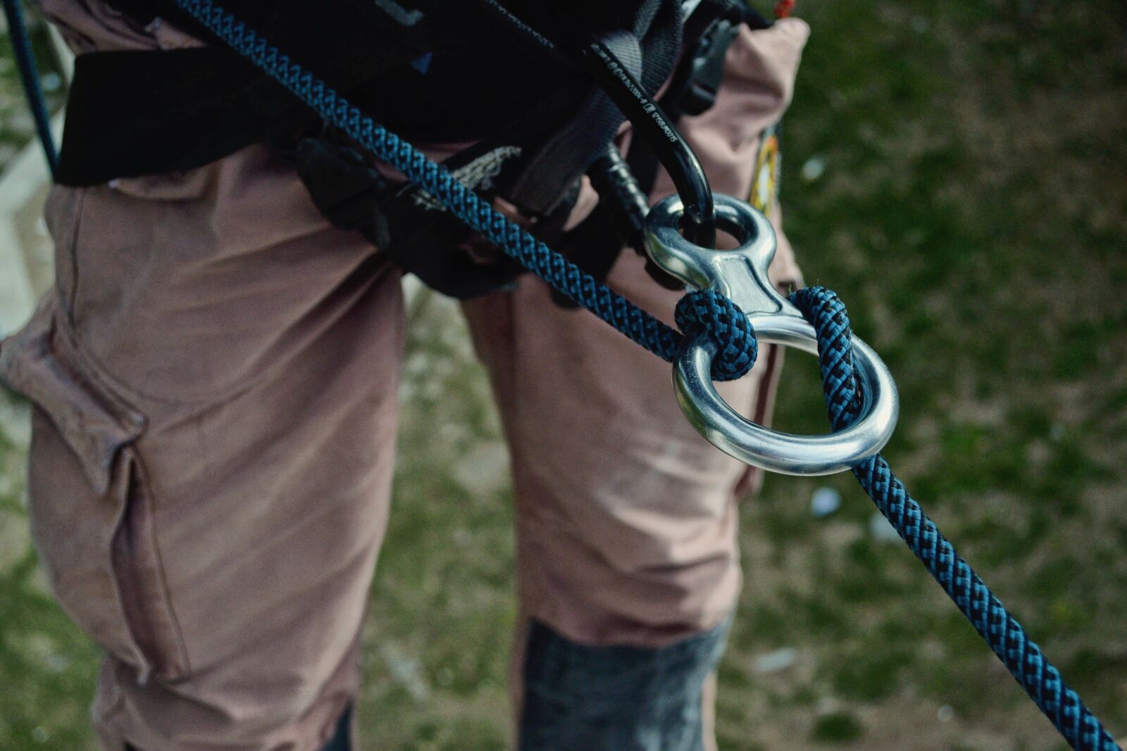 Nikon D3100 sample photo. Abseiling, adventure, carabiner photography