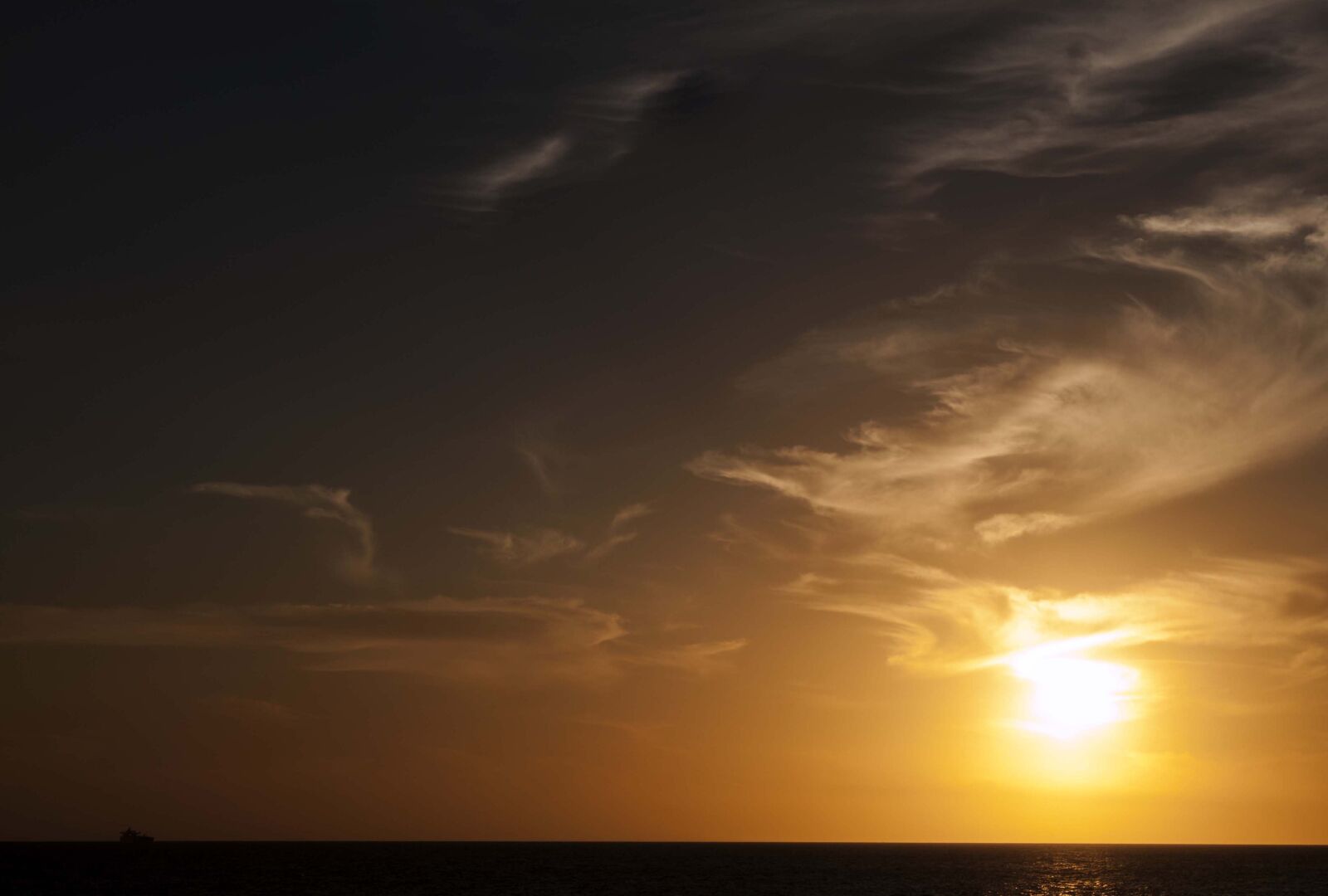 Canon EF-S 18-55mm F3.5-5.6 IS sample photo. Sunset, beach, sea photography