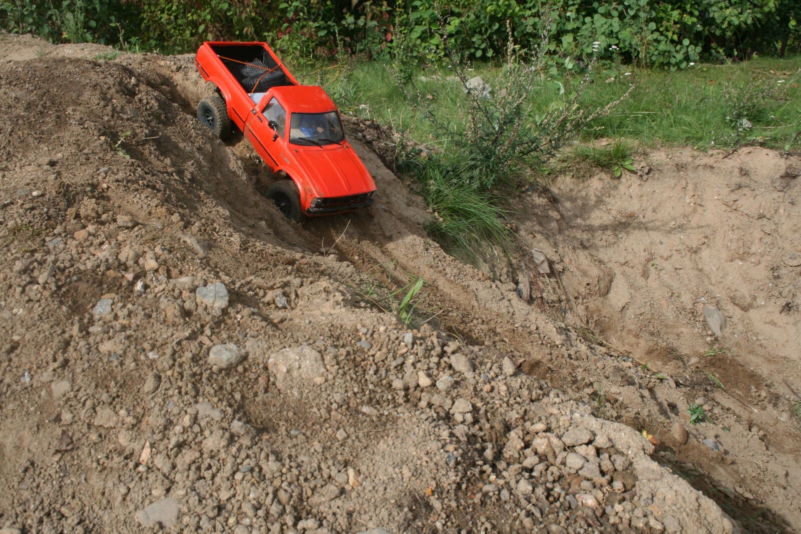 Canon EOS 400D (EOS Digital Rebel XTi / EOS Kiss Digital X) sample photo. Toyota, hilux, rc crawler photography