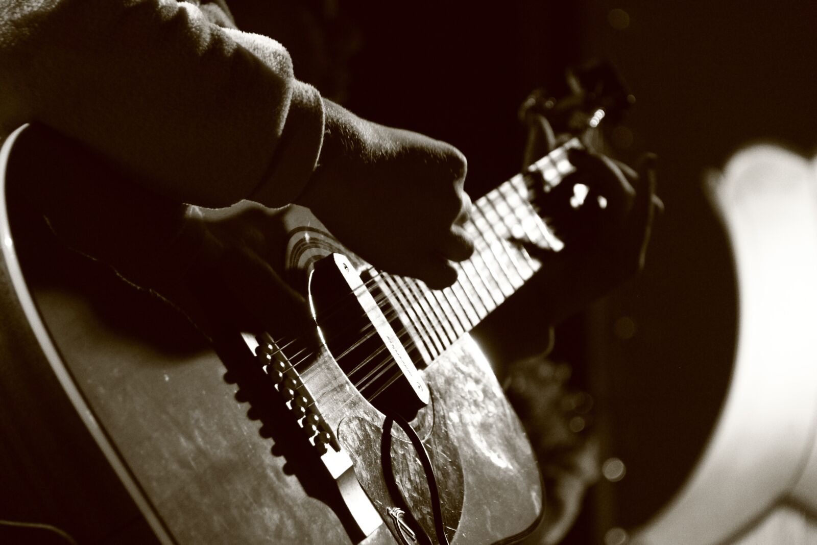 Canon EF-S 18-200mm F3.5-5.6 IS sample photo. Guitar, instrument, music photography