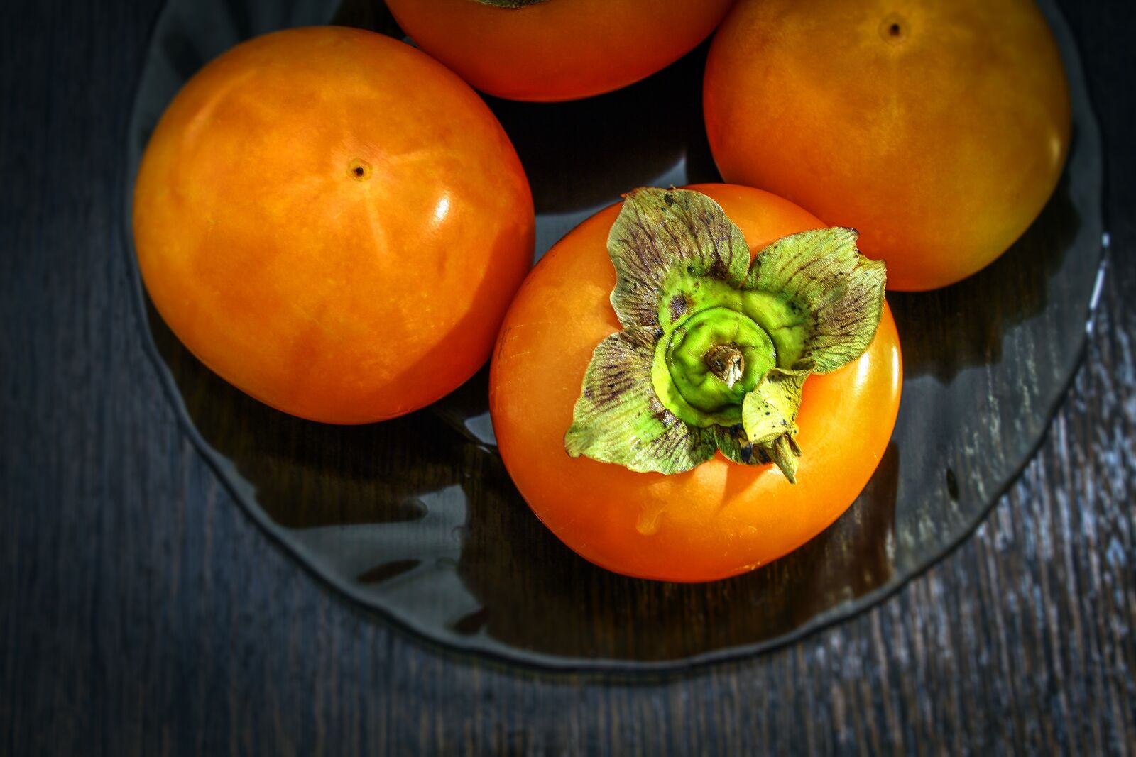 Canon EOS 4000D (EOS Rebel T100 / EOS 3000D) sample photo. Persimmon, four pieces, food photography