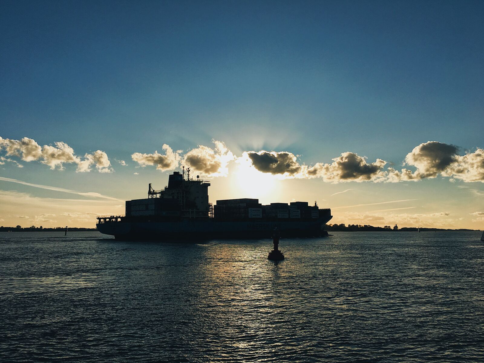 iPhone 6s back camera 4.15mm f/2.2 sample photo. Hamburg photography