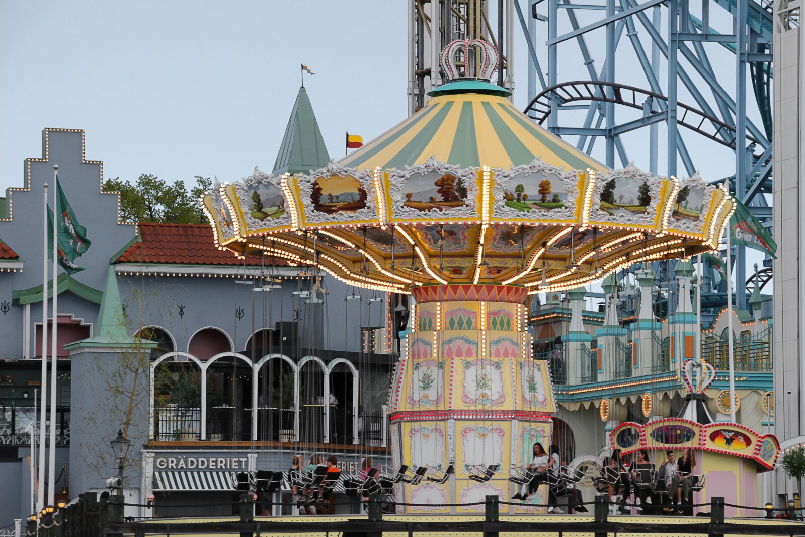 Canon EOS 600D (Rebel EOS T3i / EOS Kiss X5) sample photo. Stockholm, theme park, chain photography