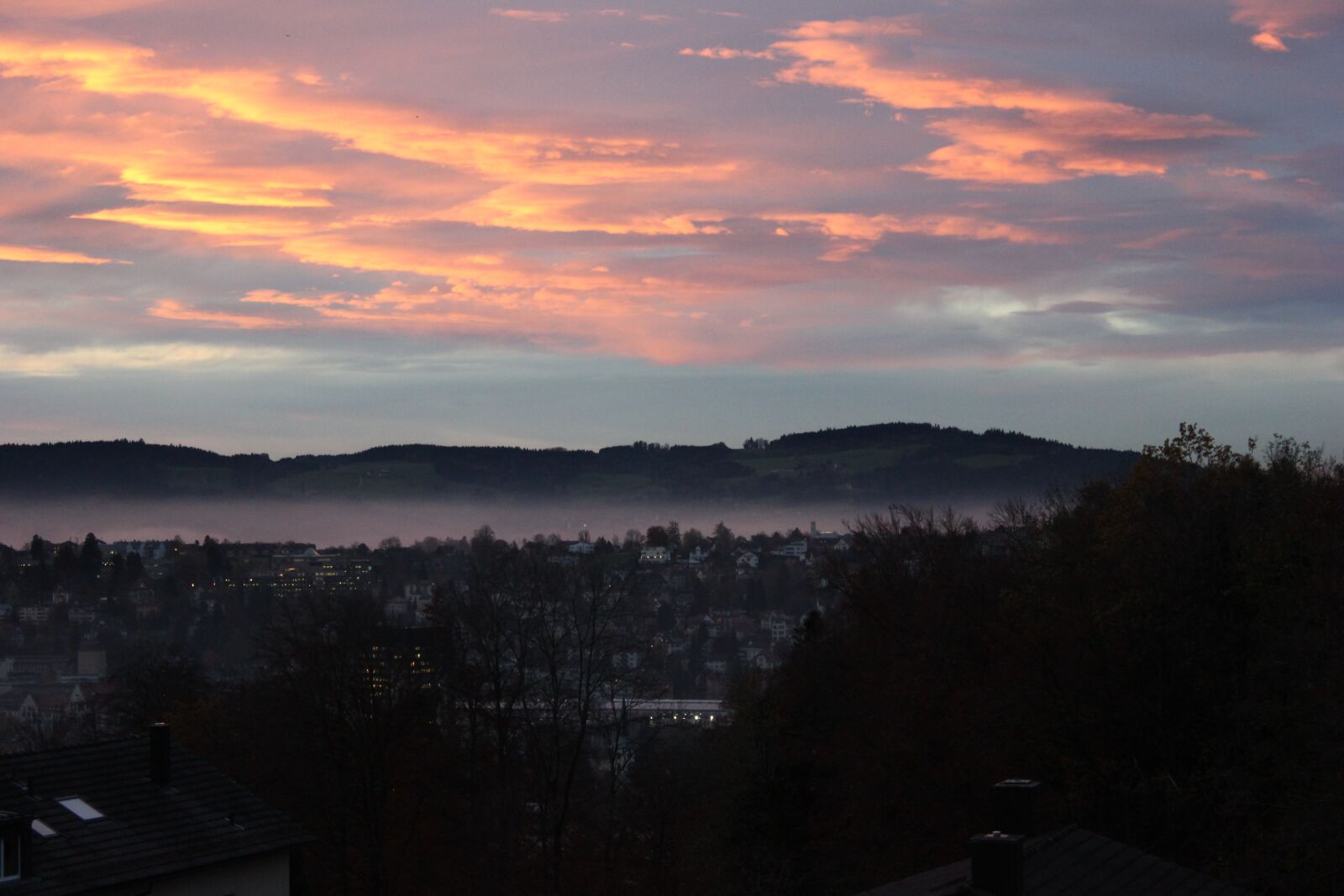 Canon EOS 600D (Rebel EOS T3i / EOS Kiss X5) sample photo. Dusk, fog, landscape photography
