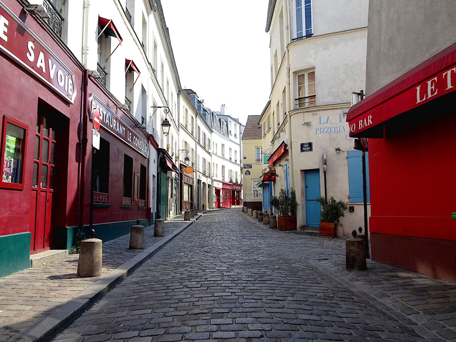 Sony Cyber-shot DSC-HX90V sample photo. Street, montmartre, paris photography