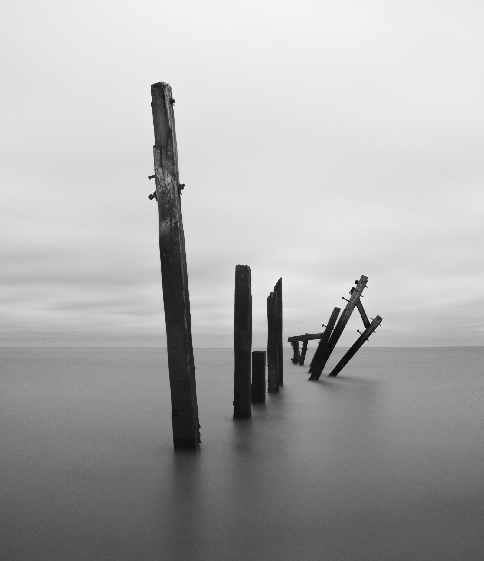 Canon EOS 70D sample photo. Minimal, posts, decay photography