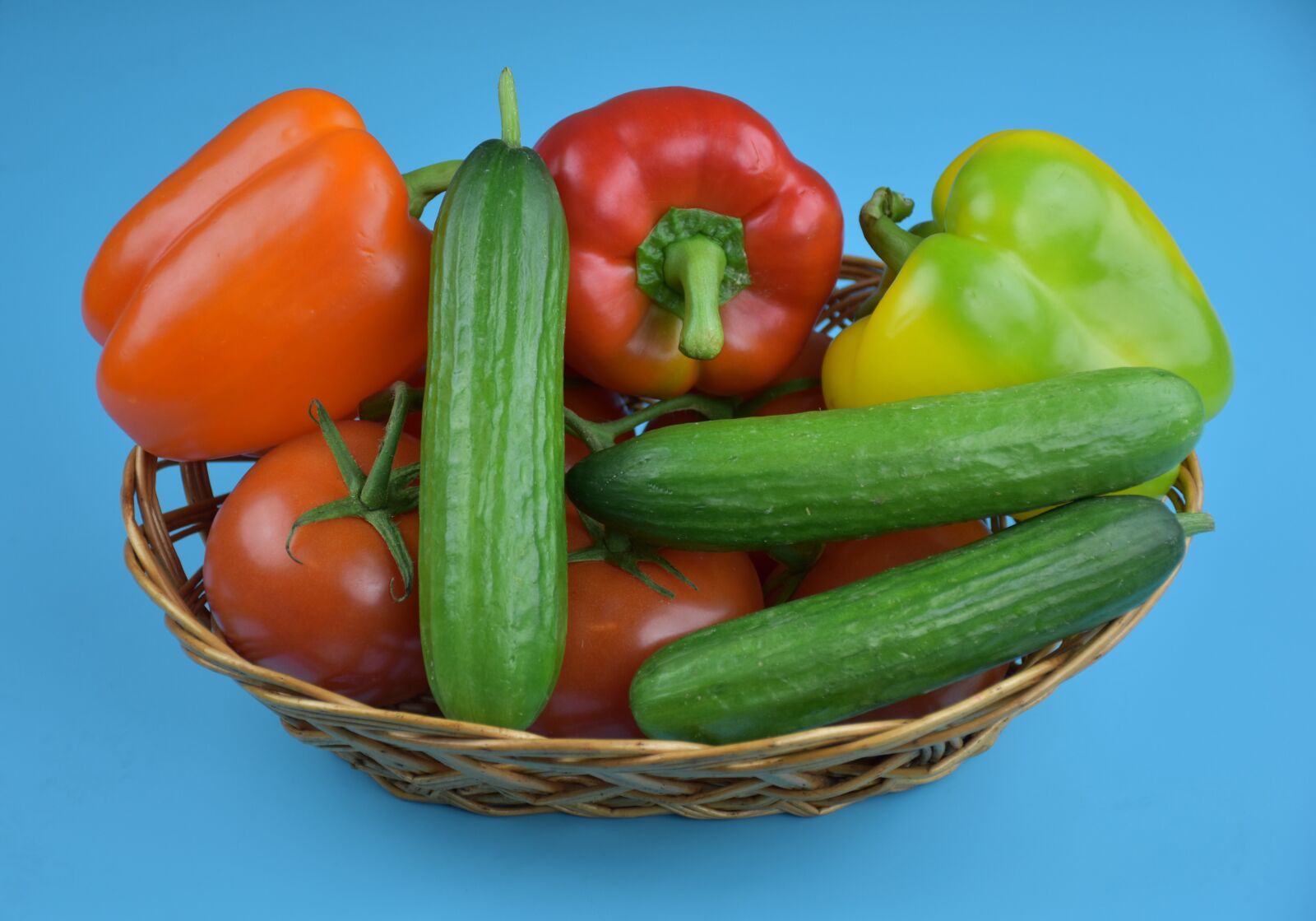 Nikon D5500 sample photo. Vegetables, peppers, cucumbers photography