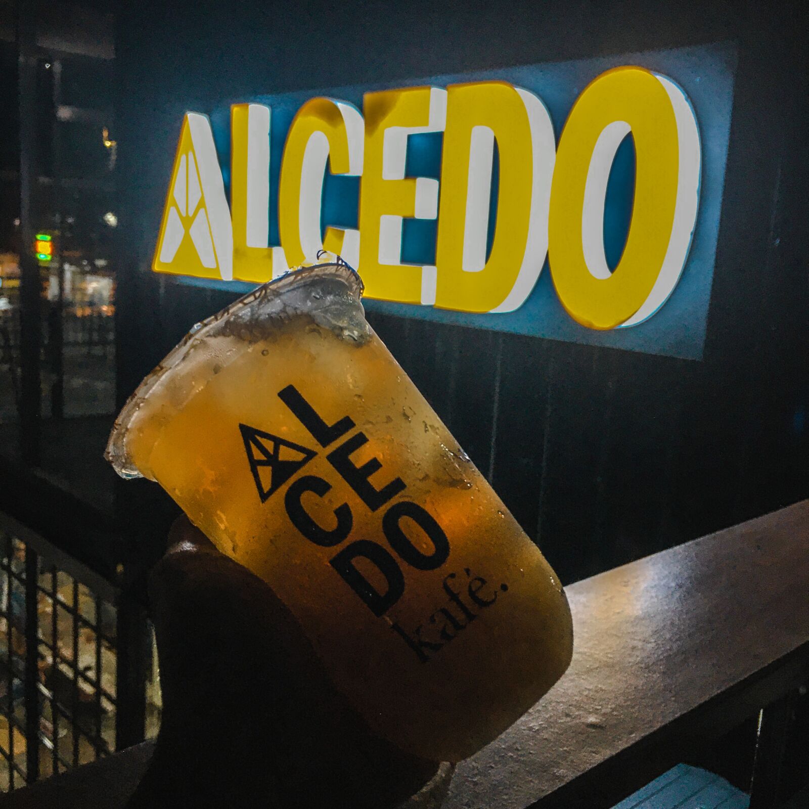 iPhone 6s Plus back camera 4.15mm f/2.2 sample photo. Coffee, hangout, drink photography