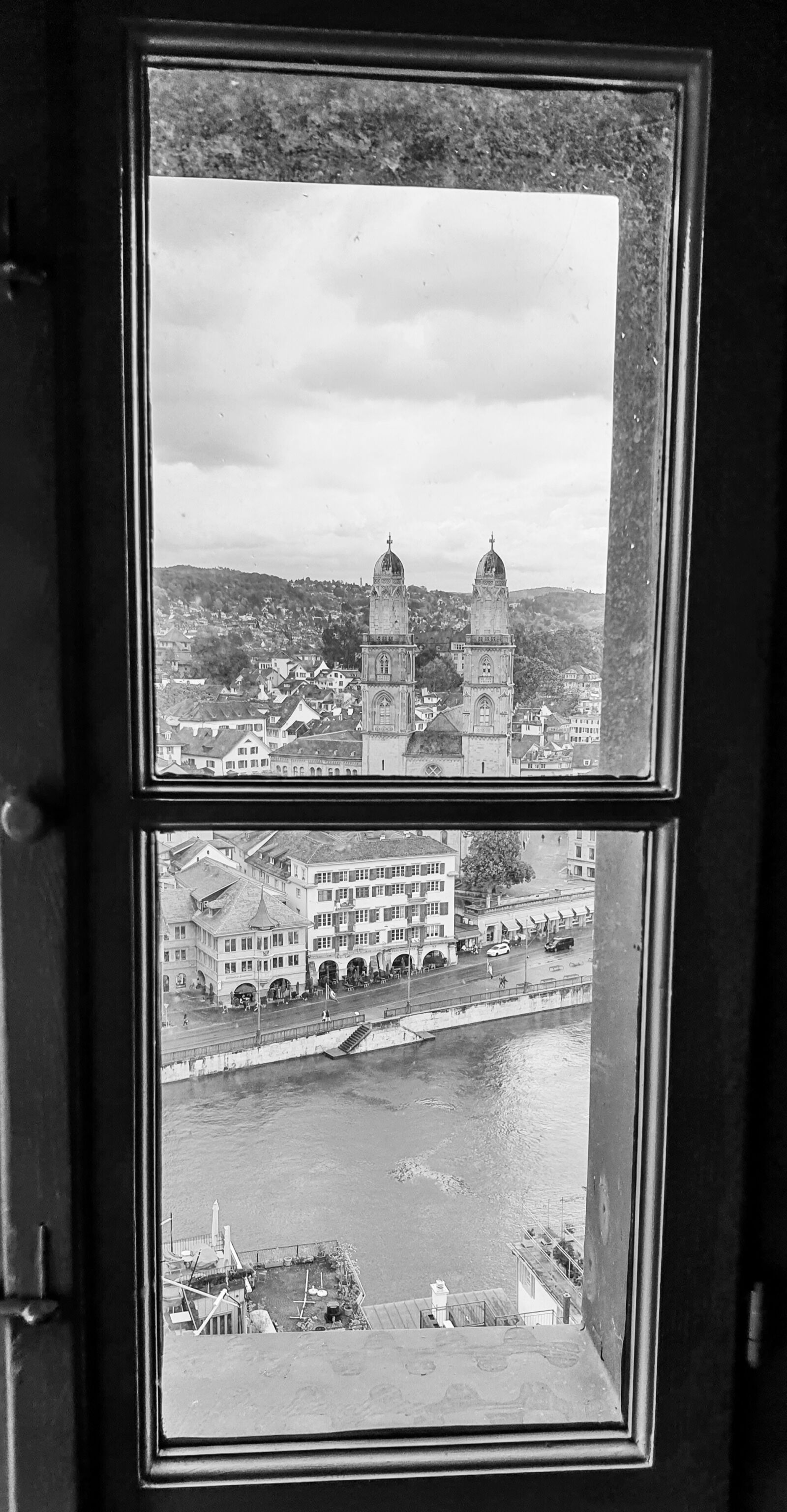 Samsung Galaxy S9 Rear Camera sample photo. Zurich, architecture, window photography