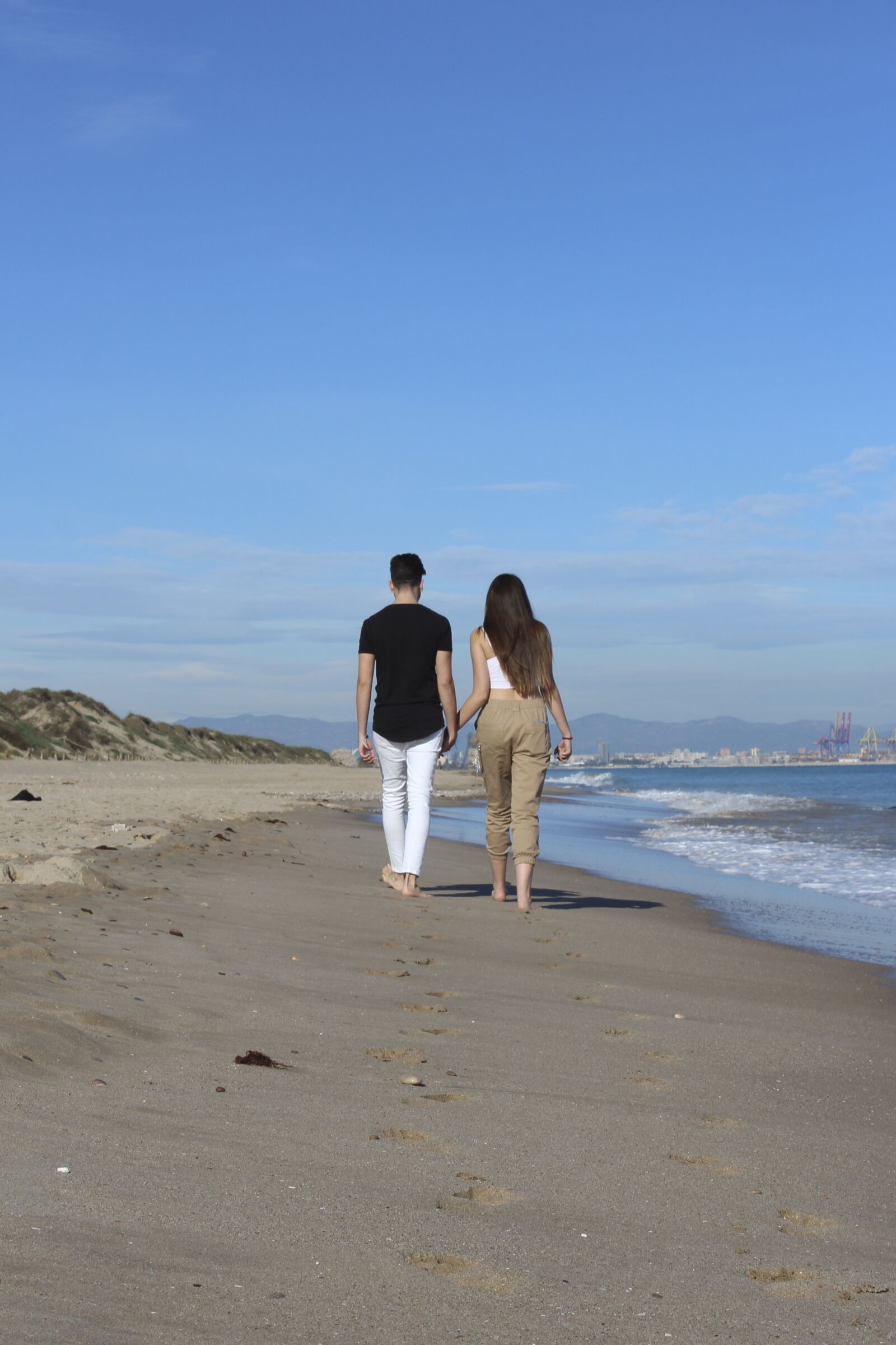 Canon EOS 1300D (EOS Rebel T6 / EOS Kiss X80) sample photo. Beach, horizon, couple photography