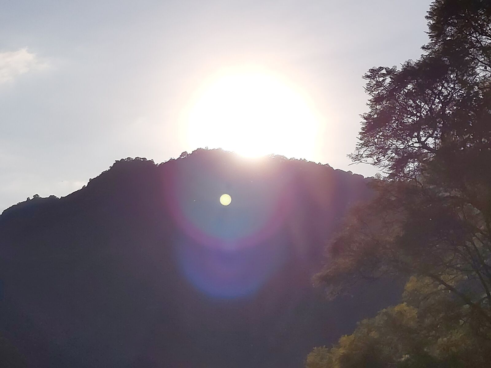 Samsung Galaxy A70 sample photo. Sun, reflection, mount photography