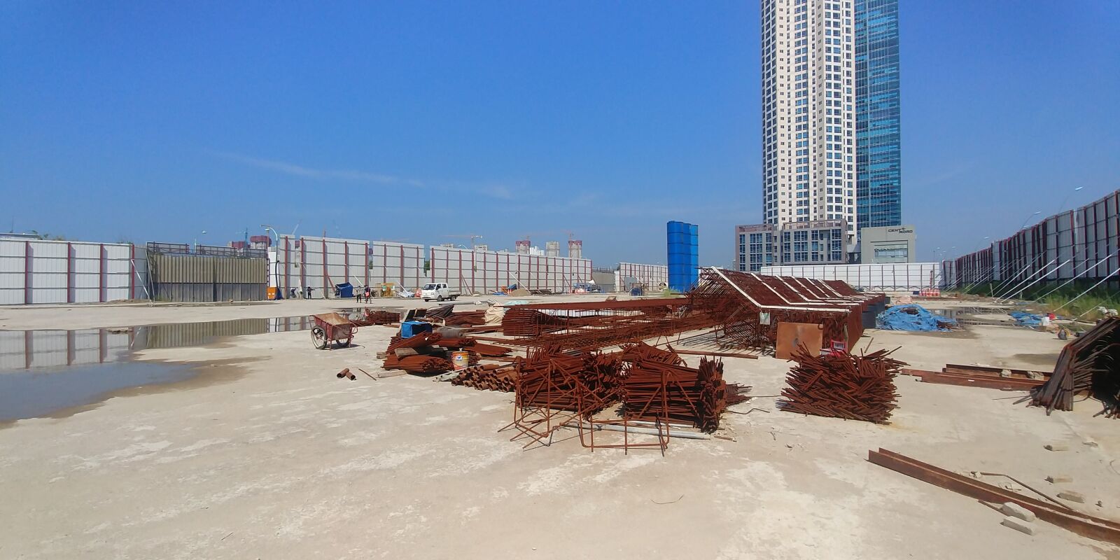 LG G6 sample photo. Building, construction, safety photography