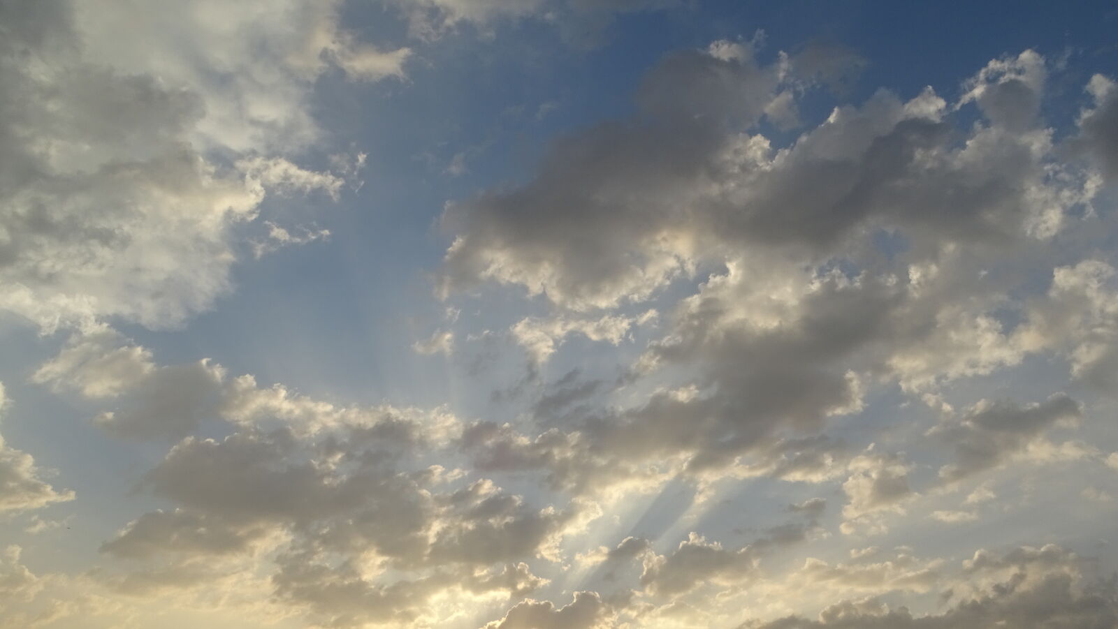 Sony Cyber-shot DSC-HX400V sample photo. Bulsky, clouds, sky photography