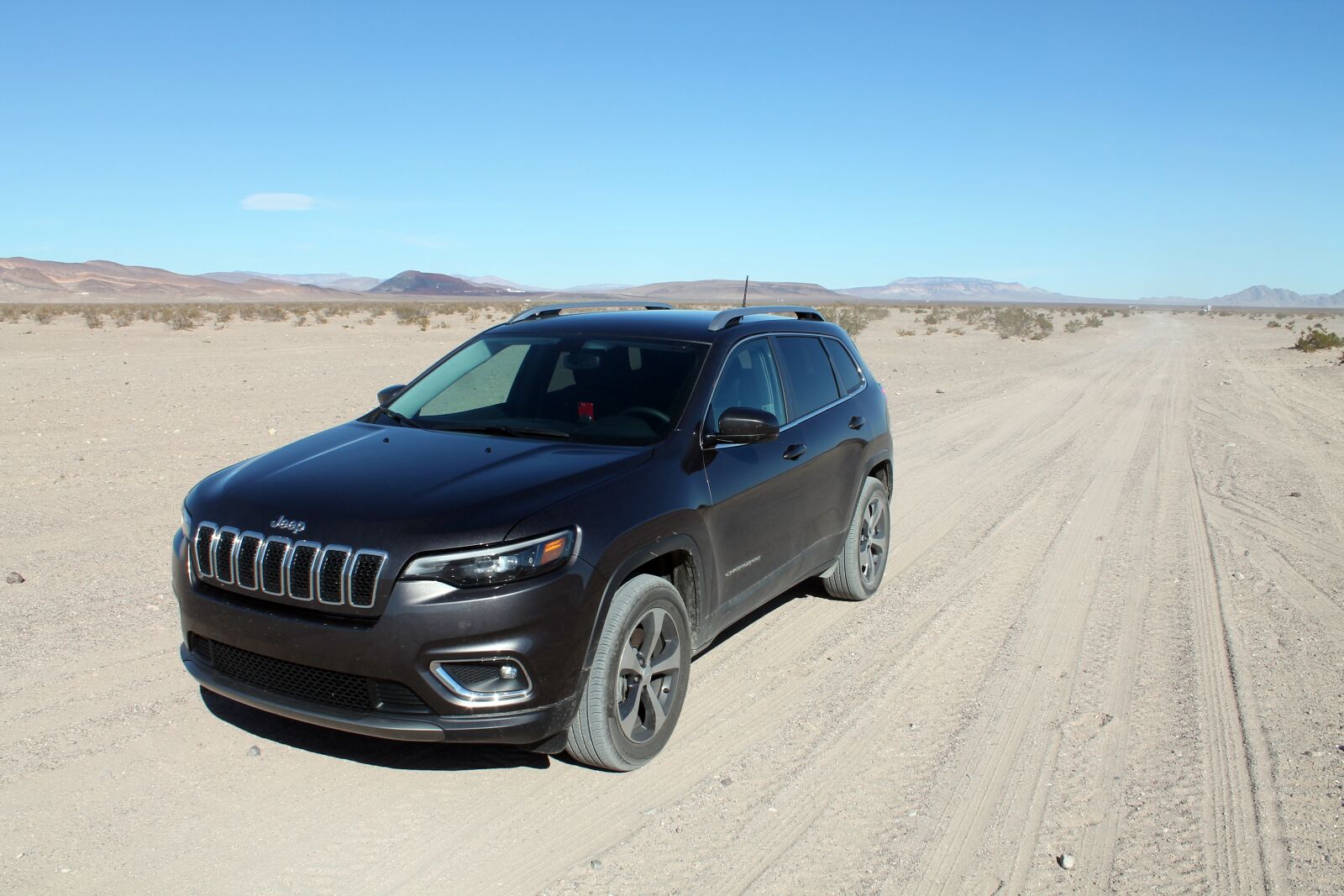 Canon EOS 1100D (EOS Rebel T3 / EOS Kiss X50) sample photo. Jeep, cherokee, desert photography