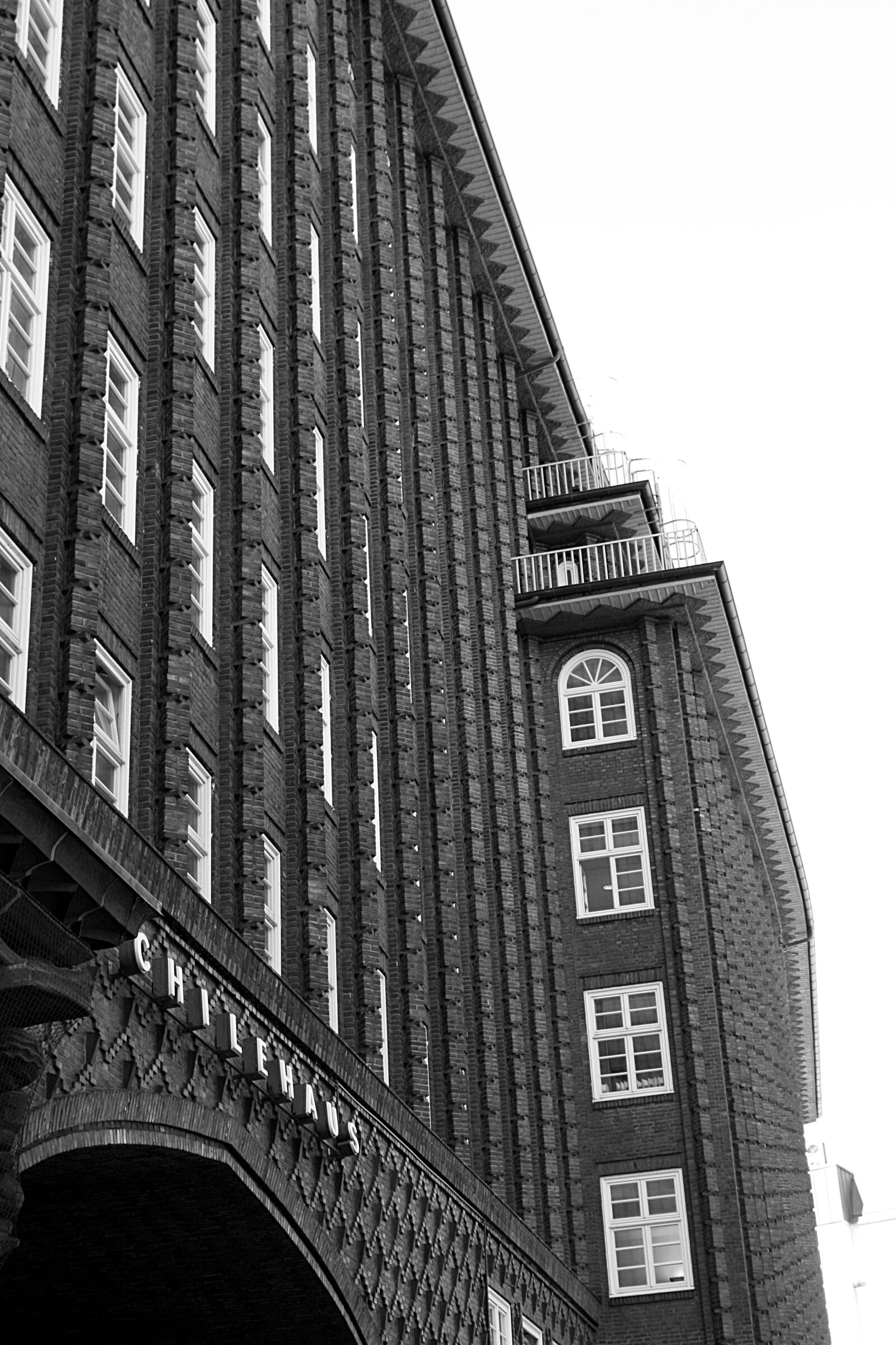 Canon EOS 450D (EOS Rebel XSi / EOS Kiss X2) sample photo. Hamburg, chile-house, architecture photography