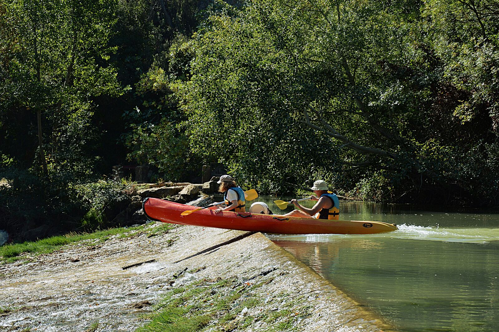 Nikon D3200 sample photo. Canoe, kayak, dam photography