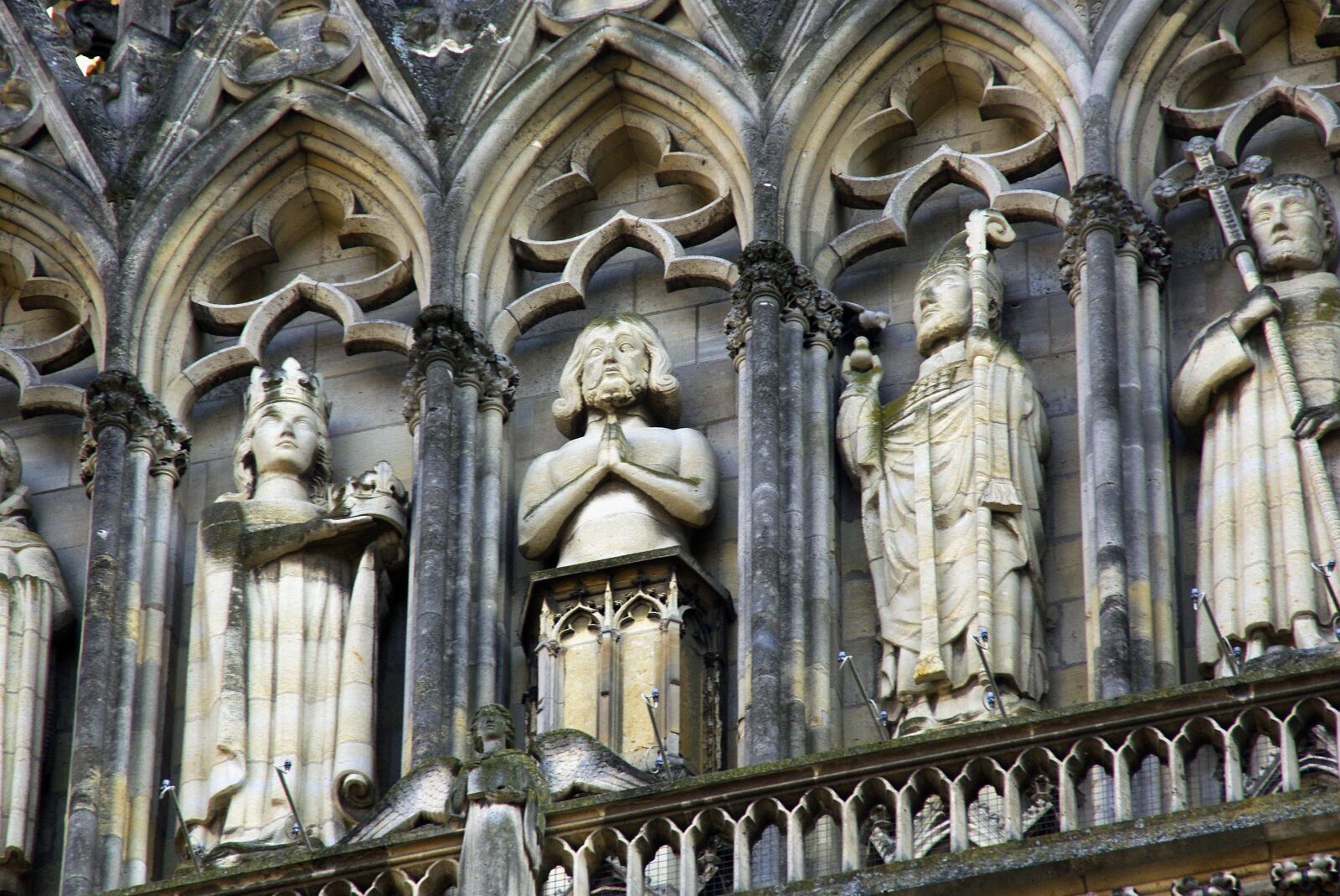 Pentax K200D sample photo. Reims, cathedral, sculptures photography