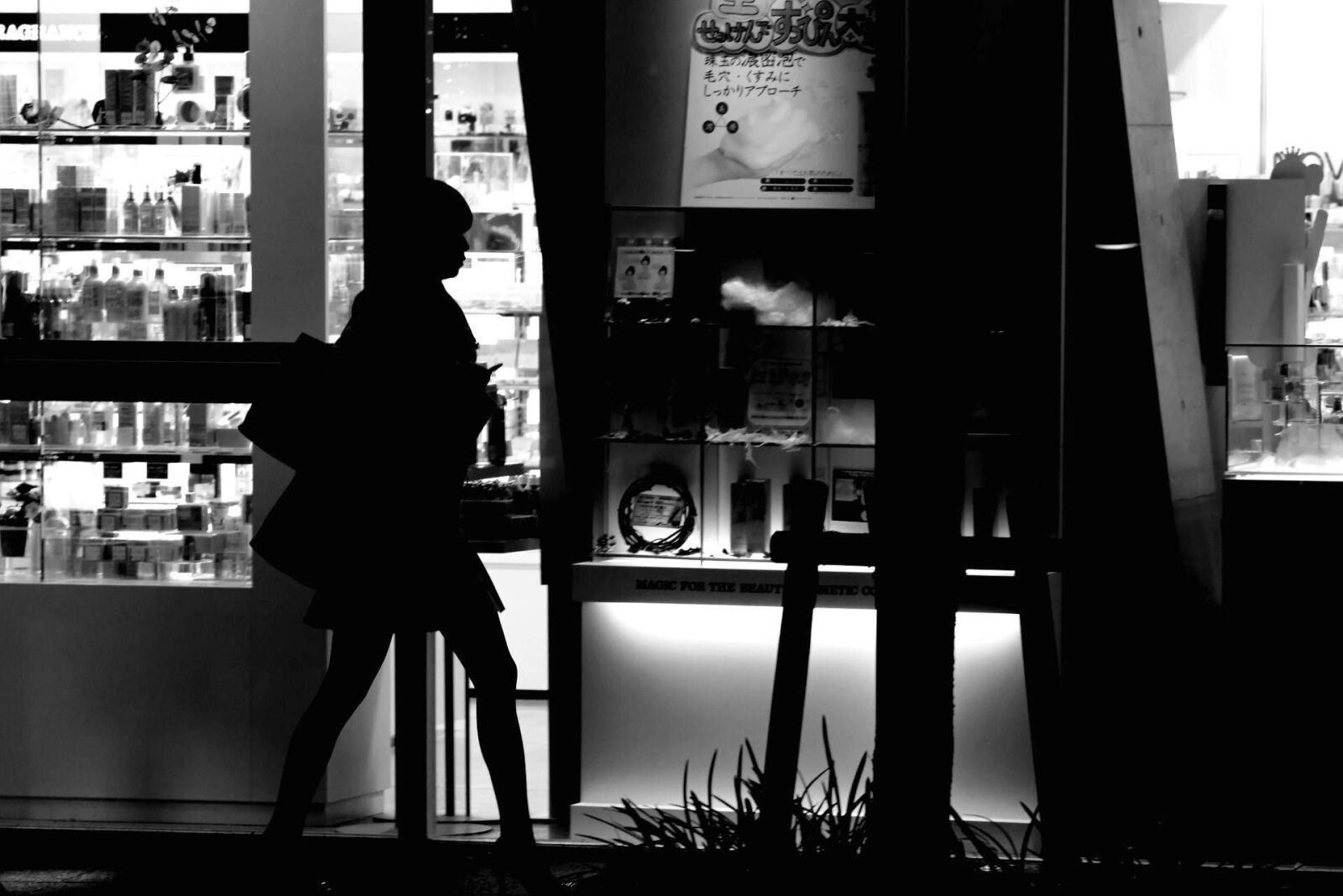 Canon EOS 6D sample photo. Japan, osaka, black and photography
