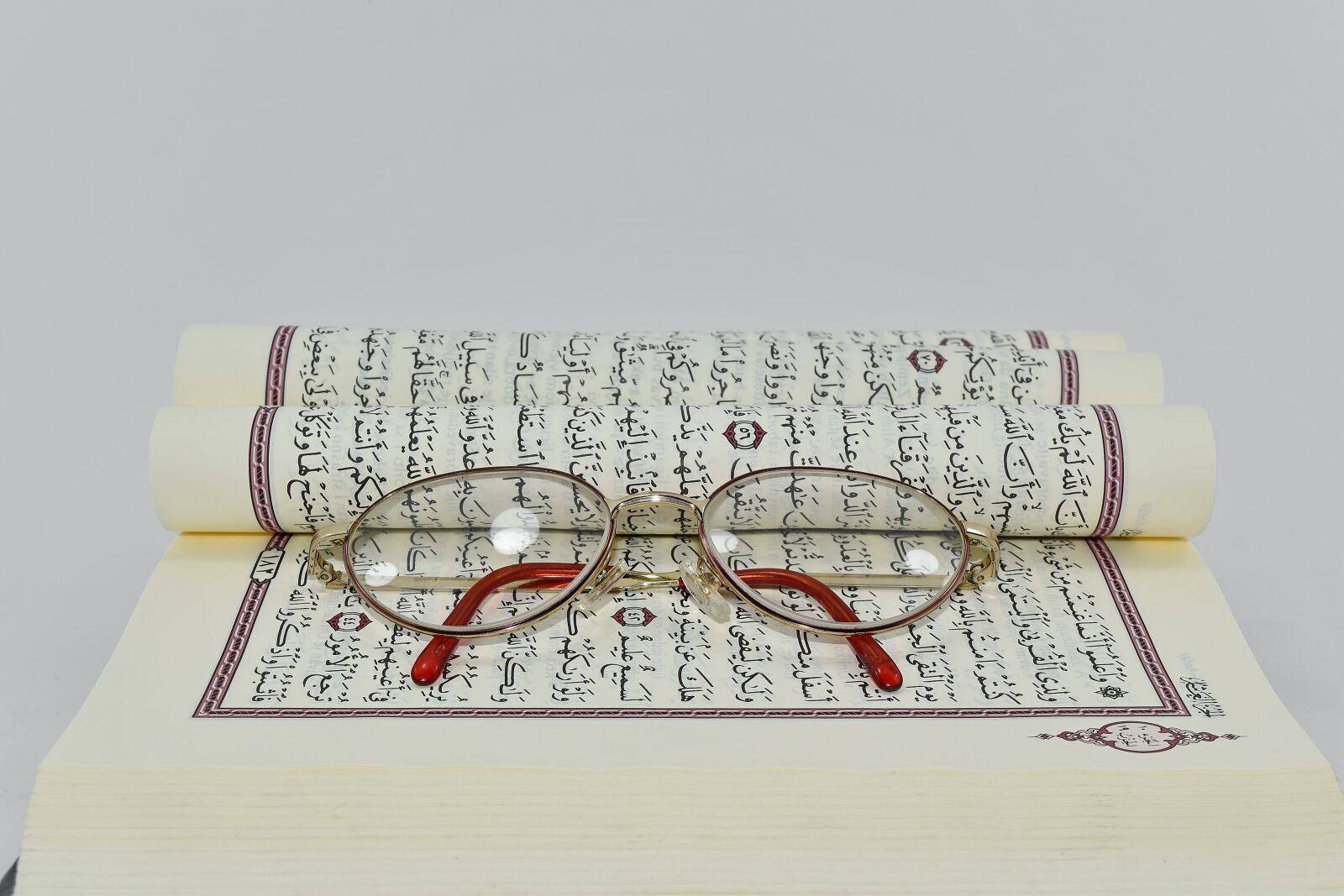 Nikon D5500 sample photo. Alphabet, arabic, book, eyeglasses photography