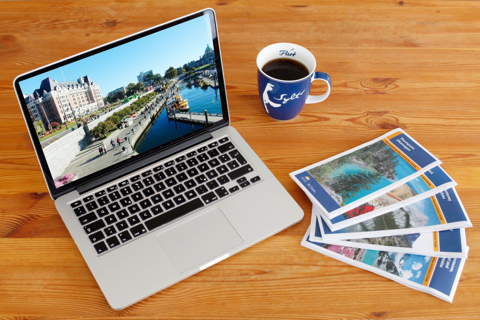 Canon EOS 5D Mark II sample photo. Workplace, communication, mac photography