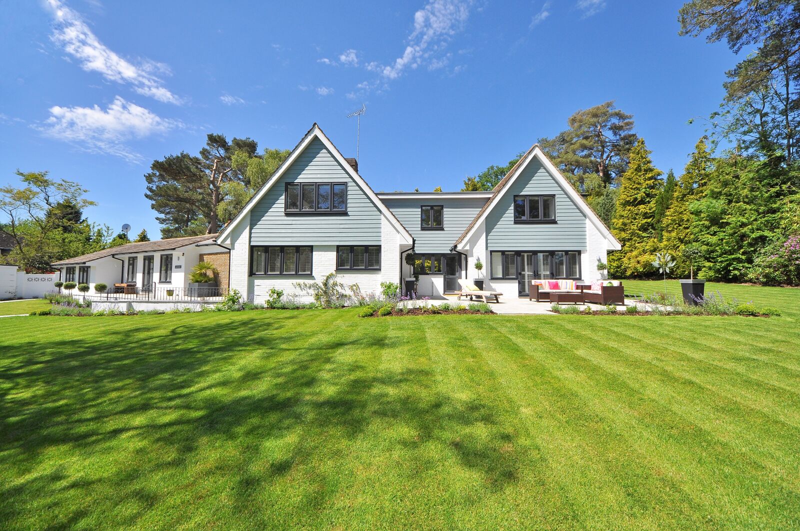 Nikon D90 sample photo. Beautiful home, garden, new photography