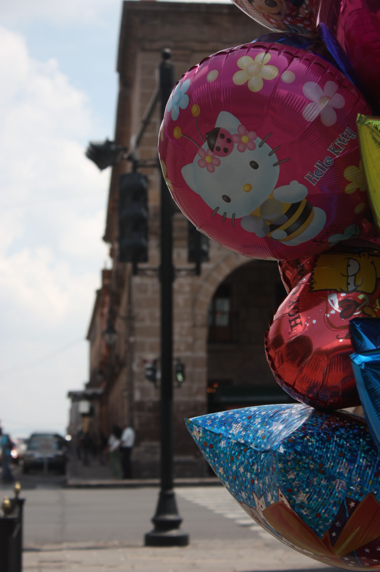 Canon EOS 450D (EOS Rebel XSi / EOS Kiss X2) sample photo. Balloons, float, center photography