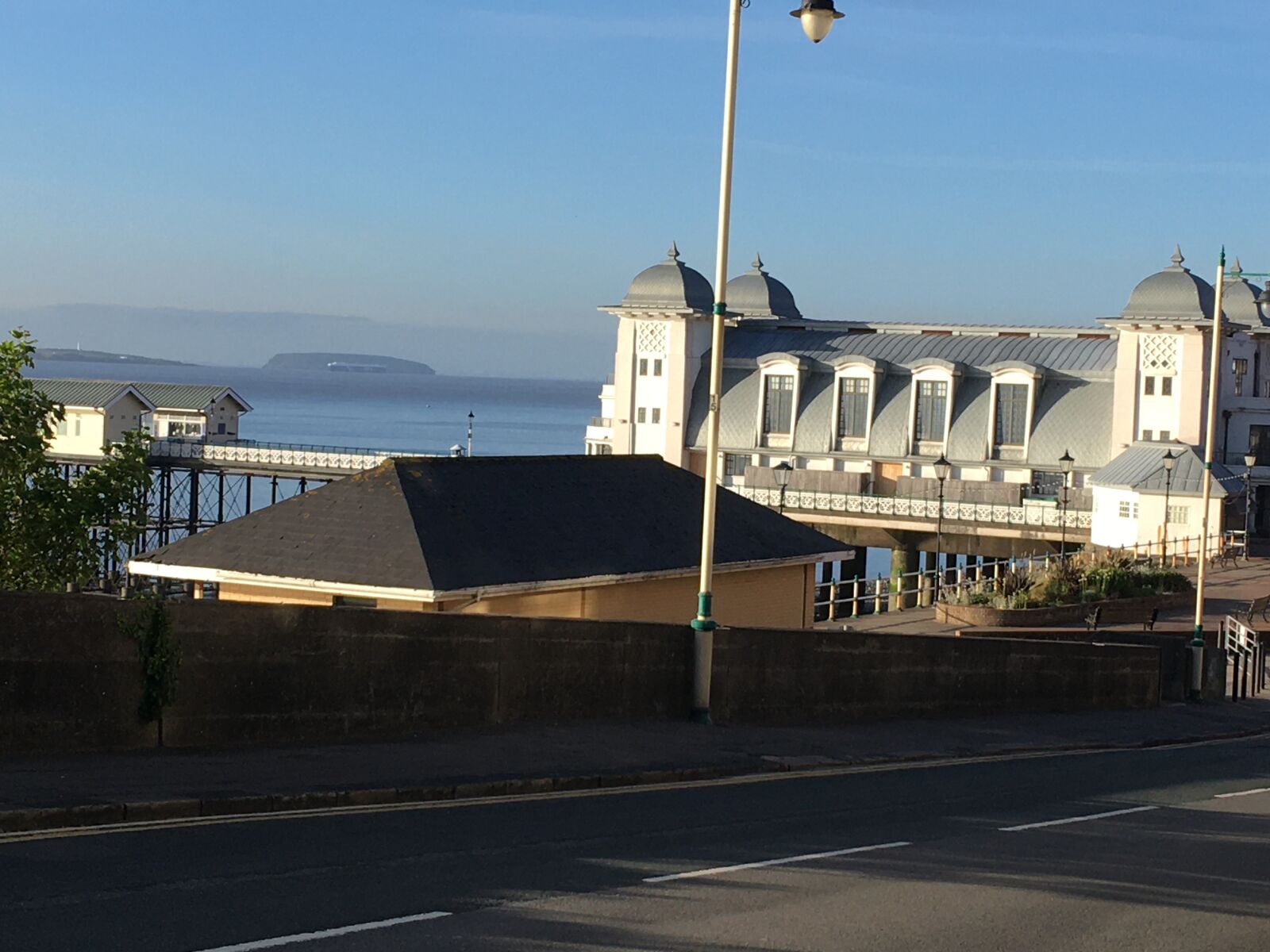 iPhone 6s Plus back camera 4.15mm f/2.2 sample photo. Penarth, pier, seafront photography