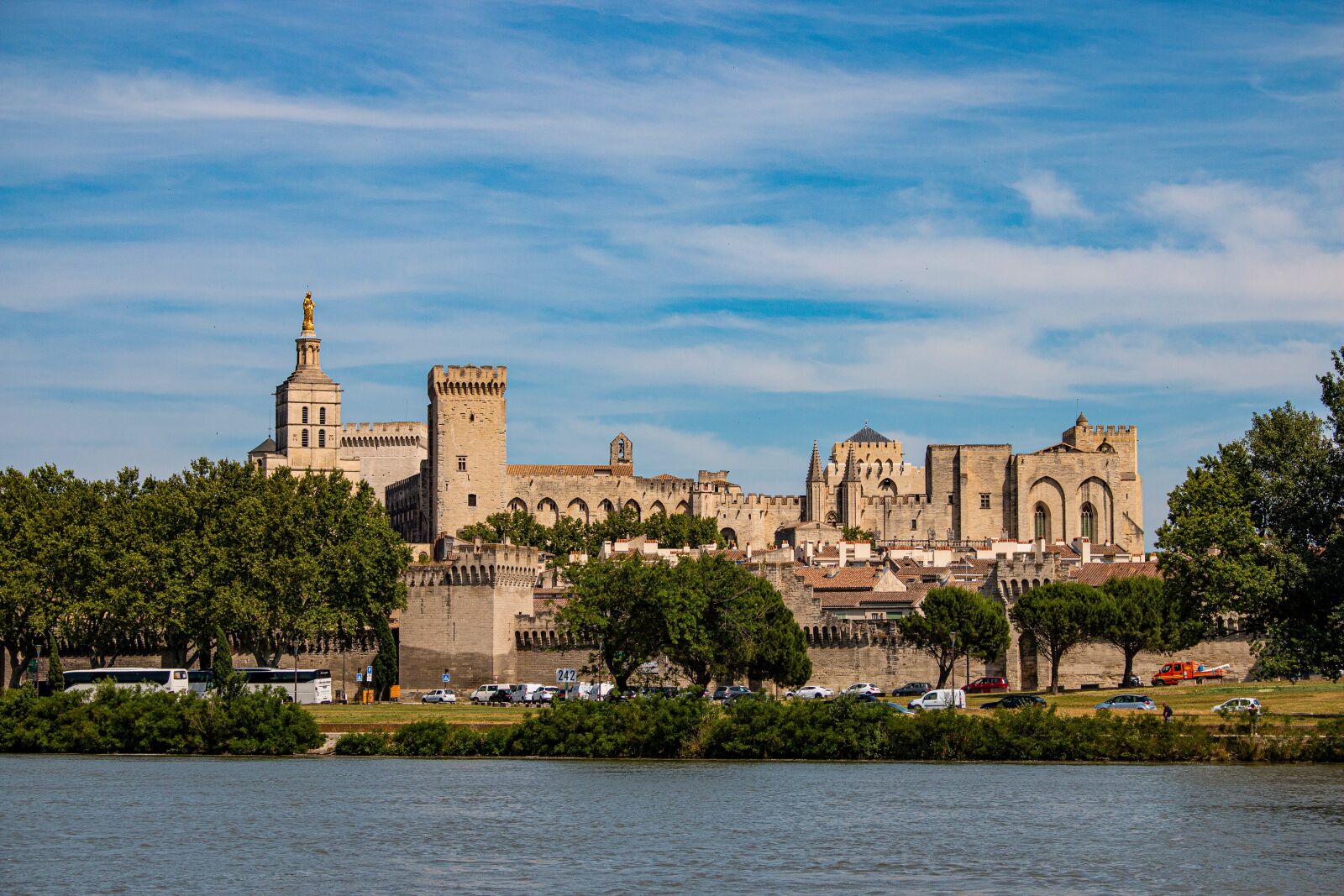 Canon EOS 70D + Canon EF-S 18-55mm F3.5-5.6 IS STM sample photo. Provence, avignon, town fortifications photography