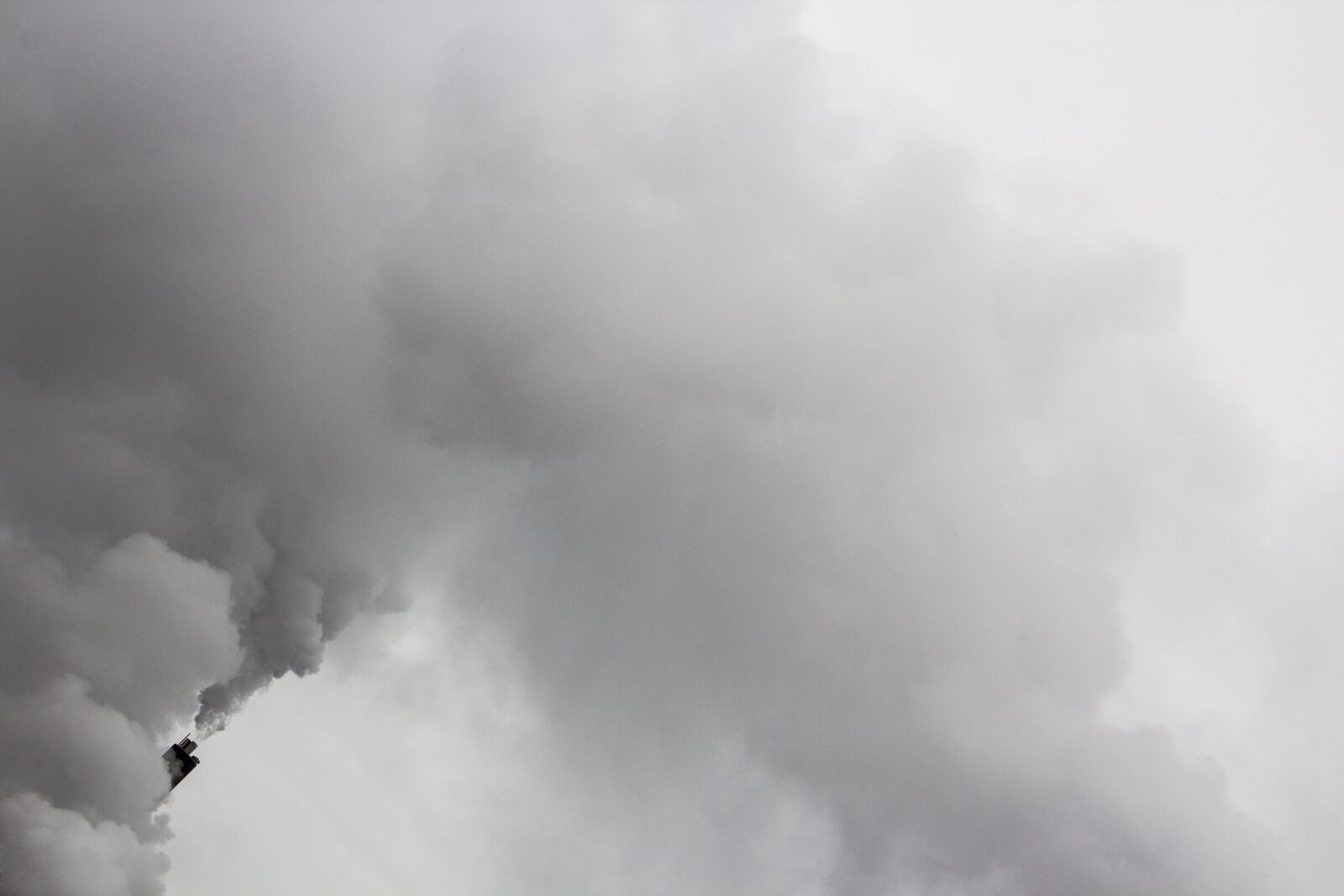 Canon EOS 600D (Rebel EOS T3i / EOS Kiss X5) sample photo. Smoke, chimney, sky photography