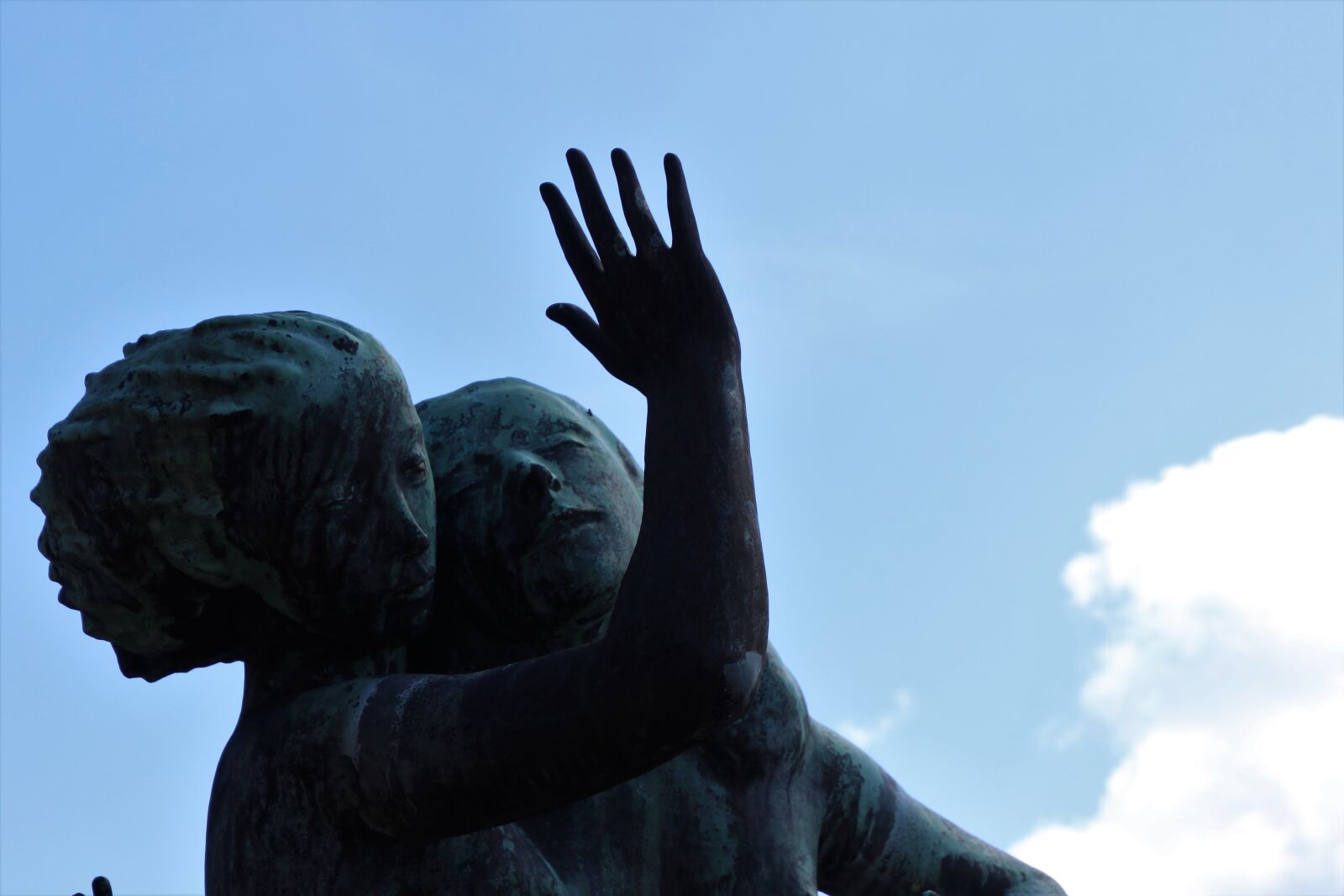 Canon EOS 7D Mark II sample photo. Blue, blue, sky, fingers photography