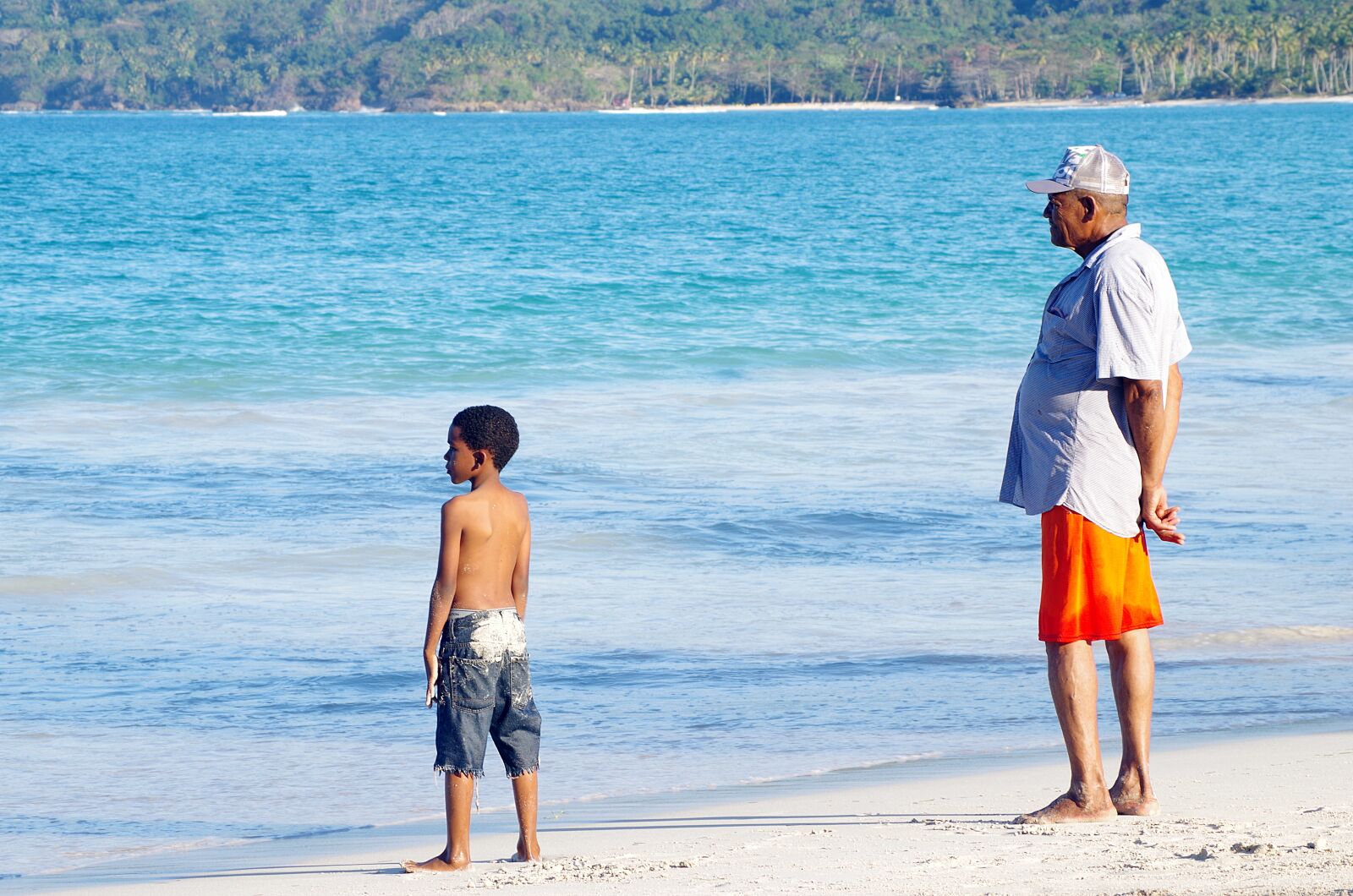 Pentax K-50 sample photo. Beach, people, sea photography