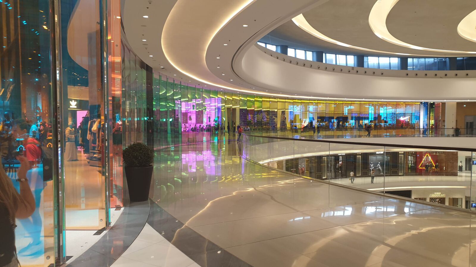 Samsung Galaxy S9+ sample photo. Mall, large, shopping photography