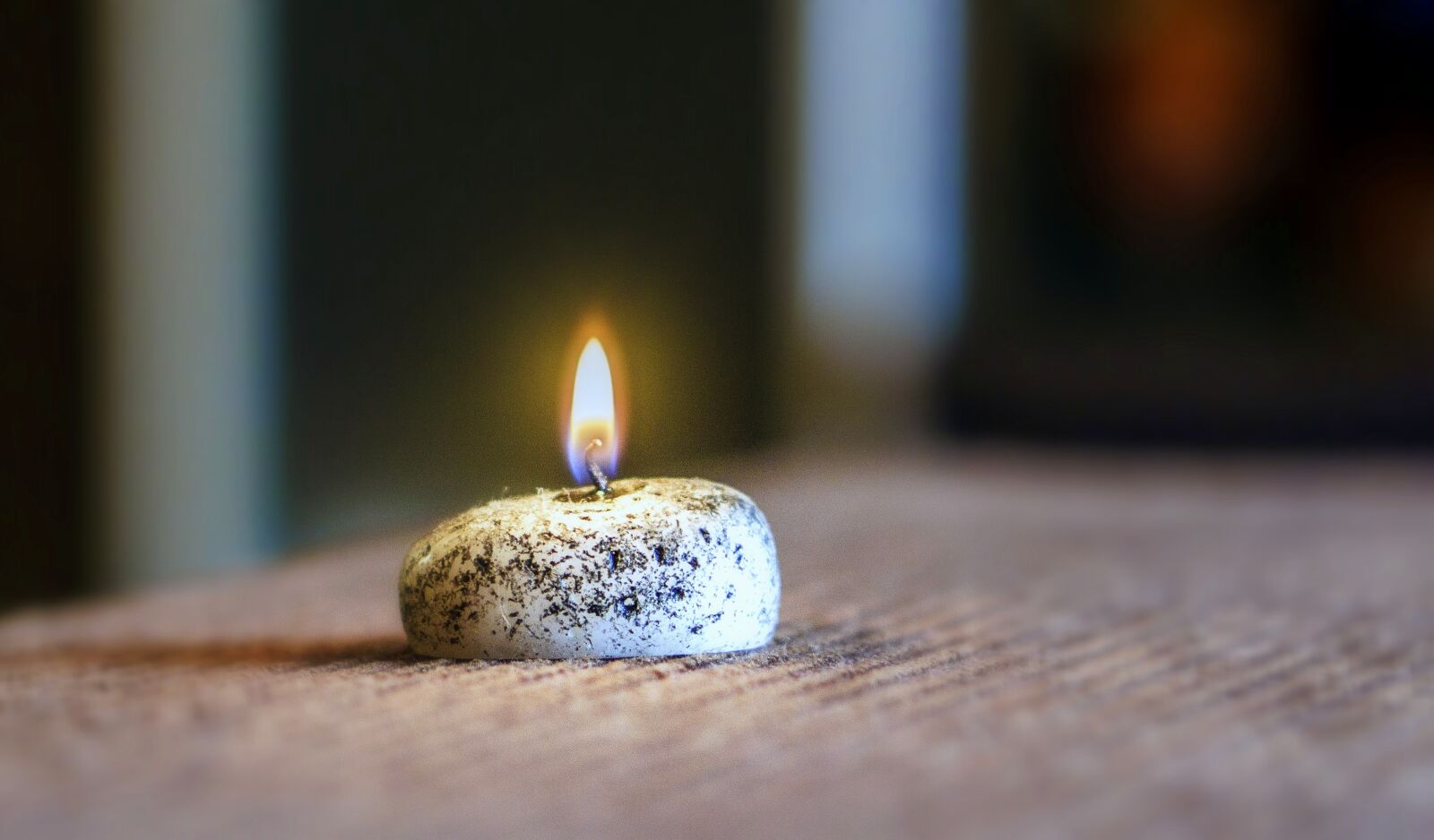 Sony a6000 sample photo. Darkness, spirituality, flame photography
