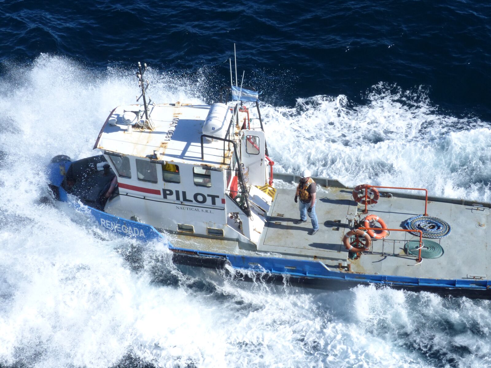 Panasonic Lumix DMC-FZ200 sample photo. Sea, towing, waves photography