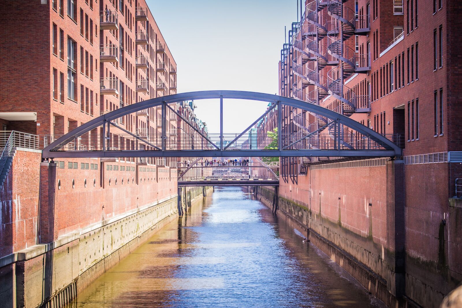 Canon EOS 100D (EOS Rebel SL1 / EOS Kiss X7) sample photo. Speicherstadt, bridge, hamburg photography