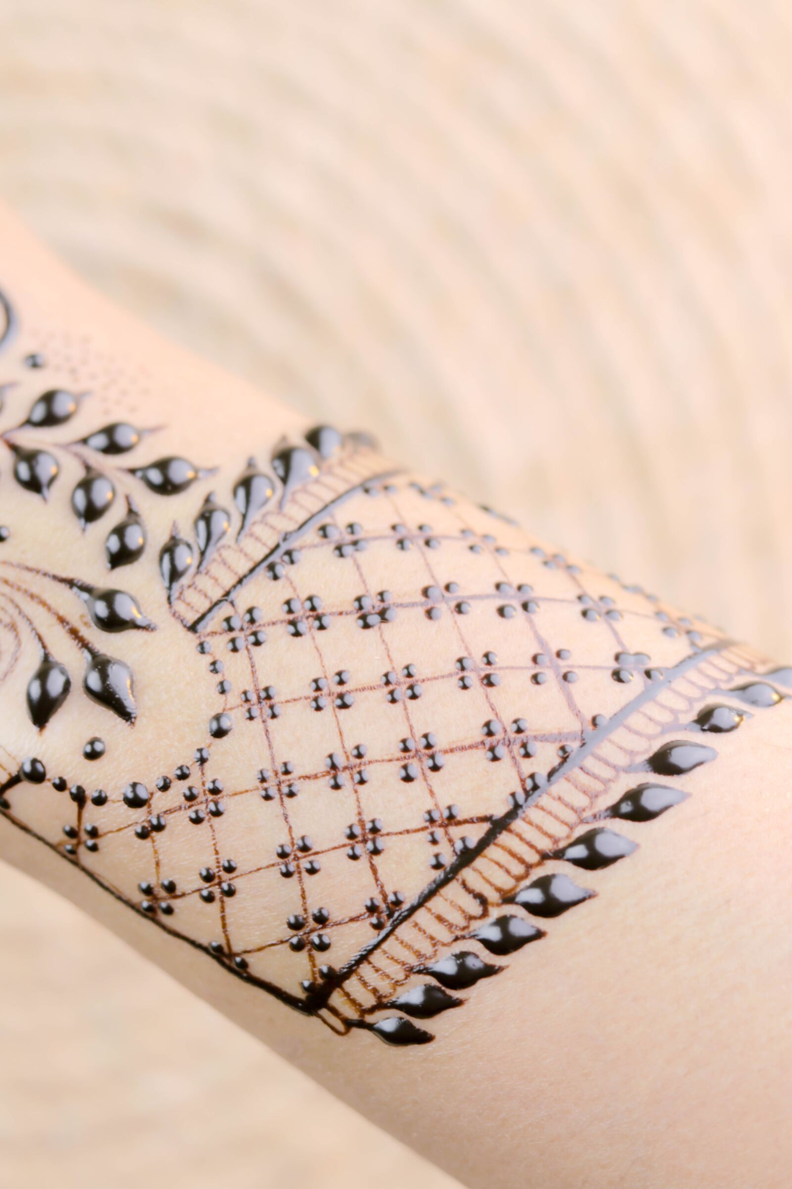 Canon EOS 80D + Canon EF 50mm F1.8 STM sample photo. Henna, hands, mehendi photography