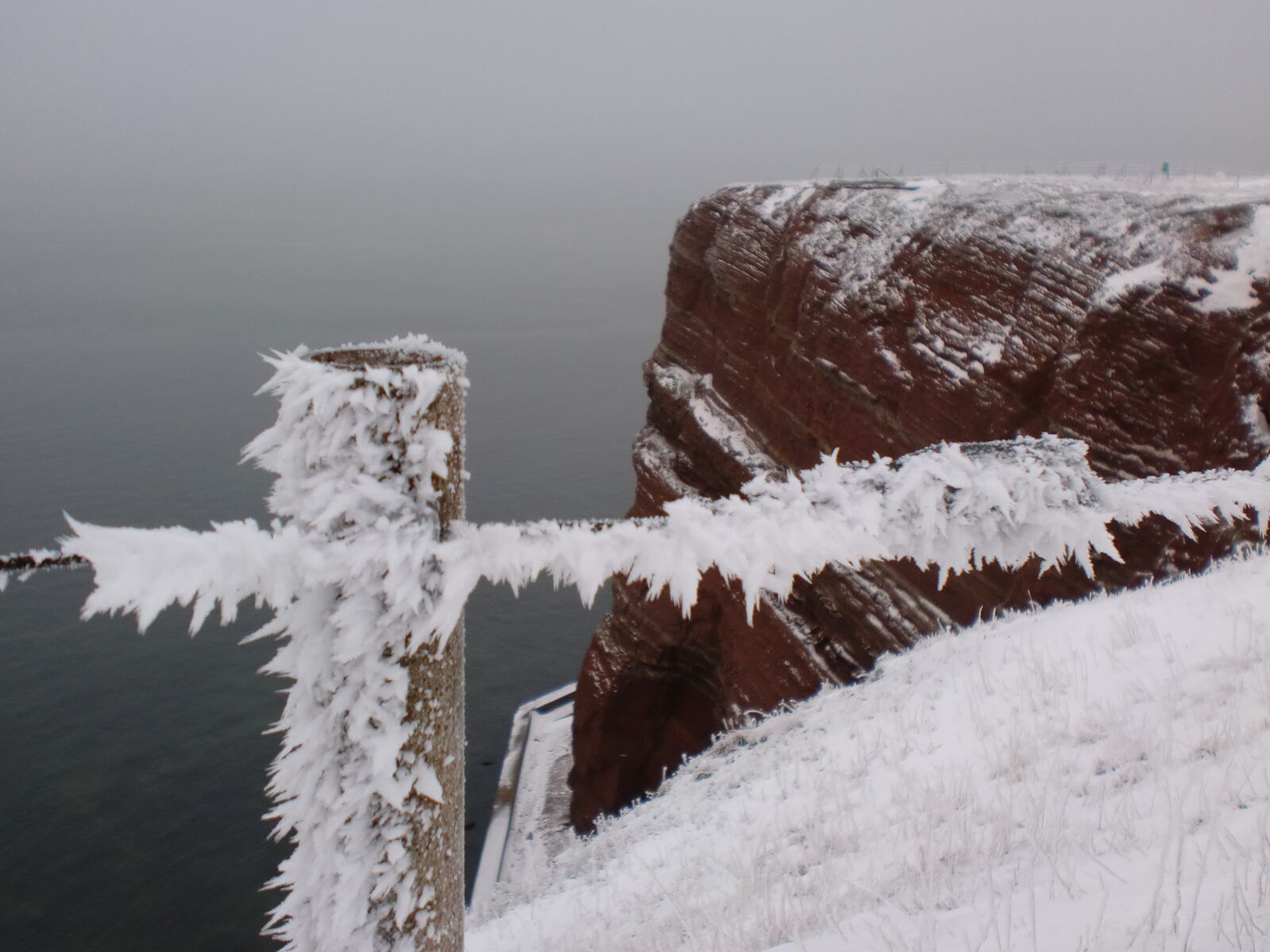 CASIO EX-Z90 sample photo. Ice, helgoland, winter photography