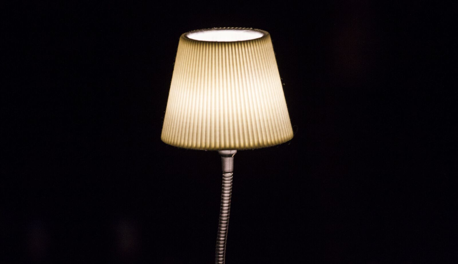 Canon EOS 7D + Canon EF 70-200mm F4L USM sample photo. Lamp, digital, lampshade photography