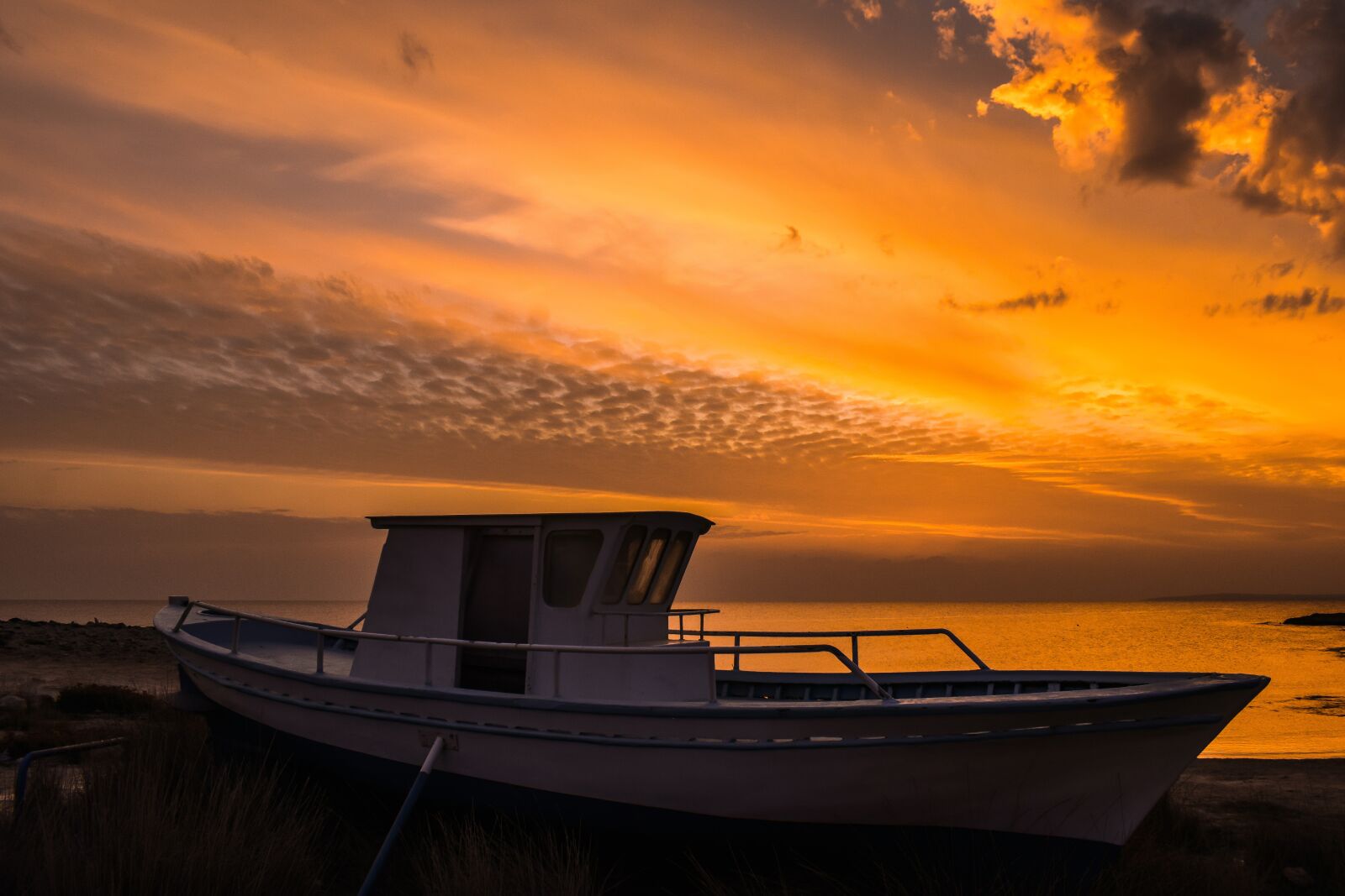 Nikon D3300 sample photo. Boat, grounded, sea photography