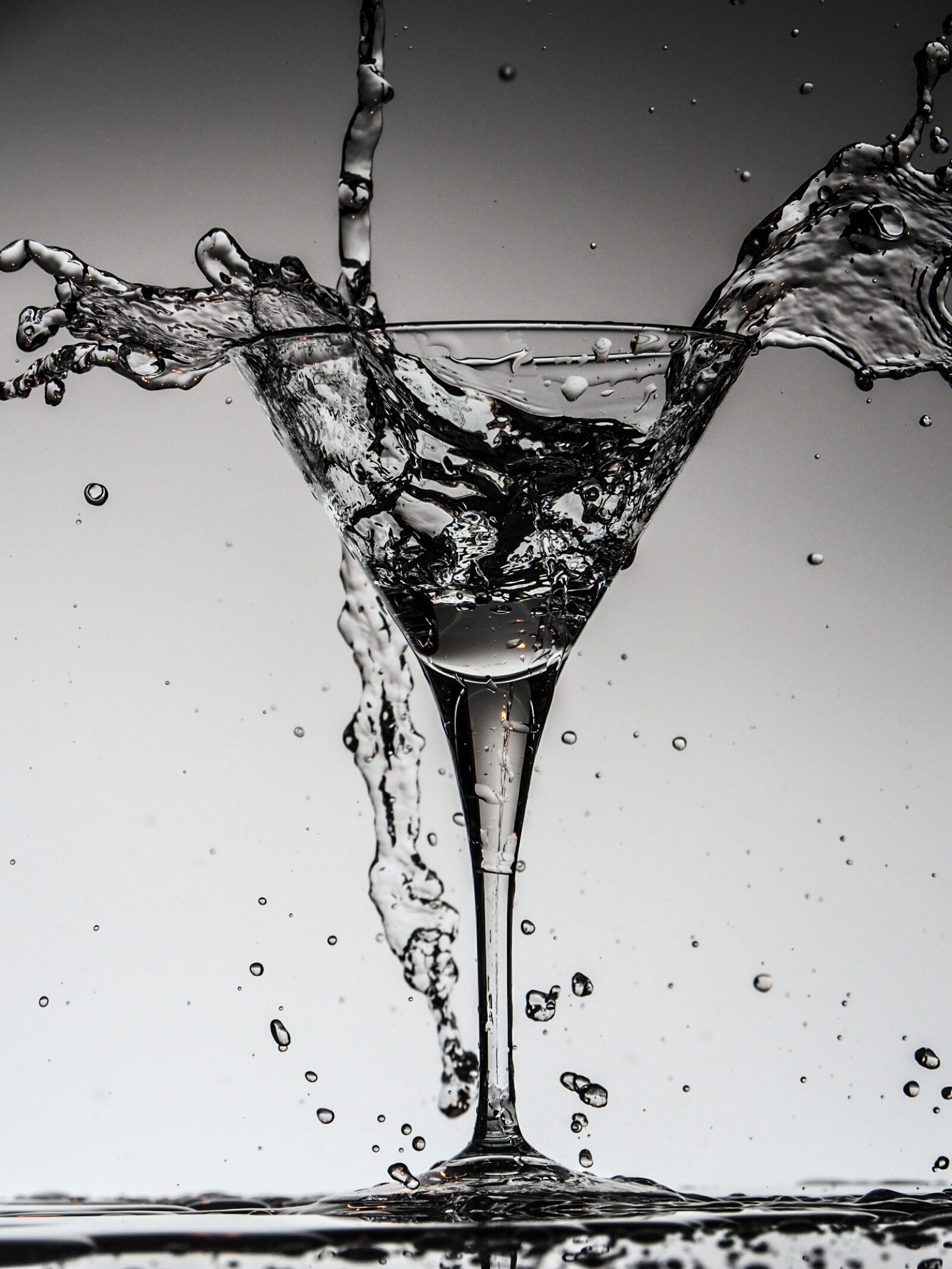 Olympus OM-D E-M5 II sample photo. Water, glass, clear photography