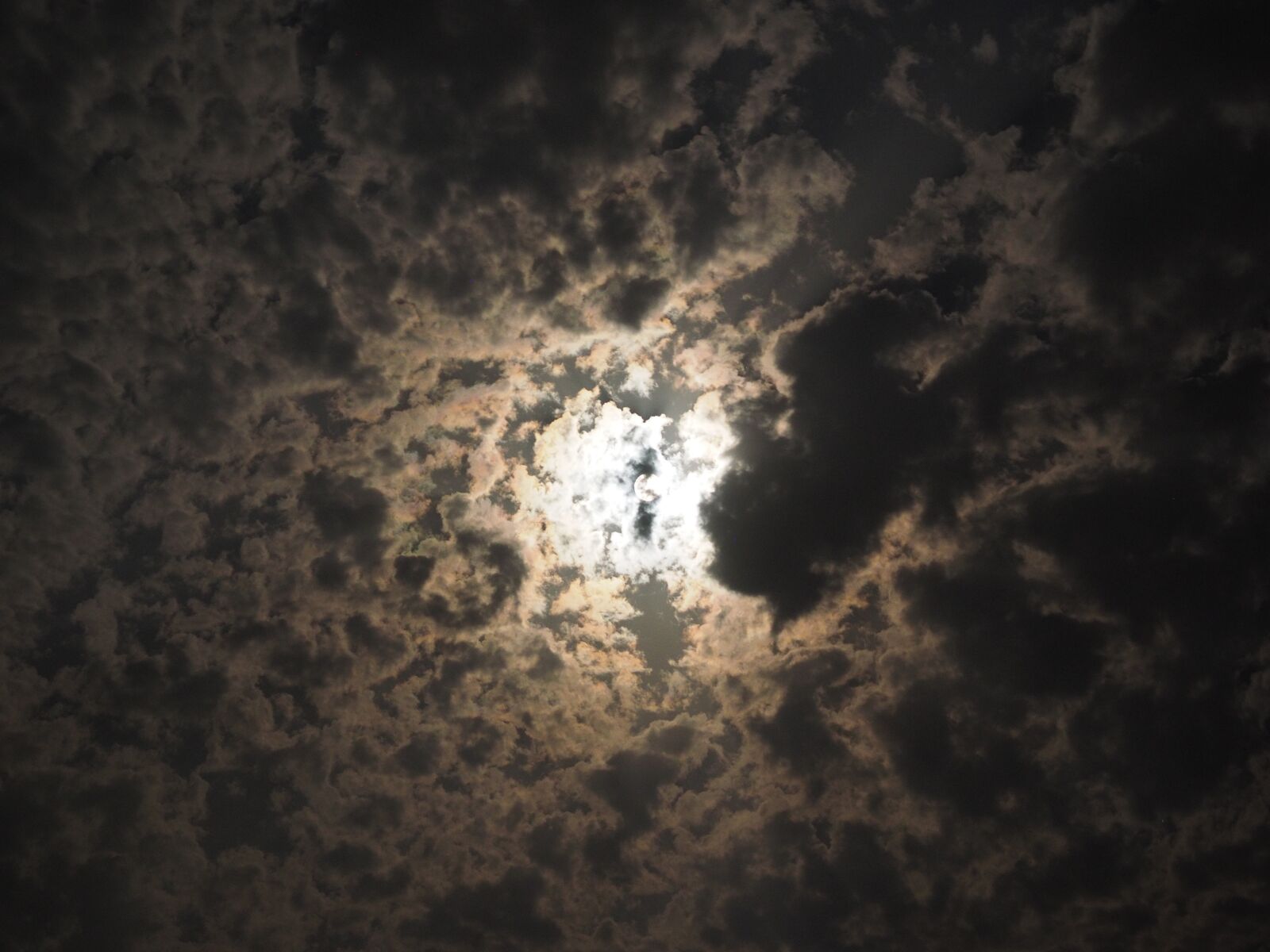 Olympus OM-D E-M1 + Olympus M.Zuiko Digital ED 12-40mm F2.8 Pro sample photo. Moon, night, sky photography