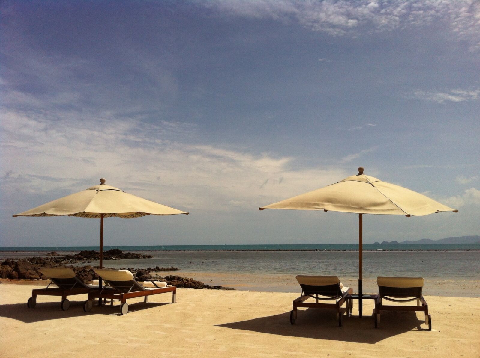Apple iPhone 4 sample photo. The upper electrode, beach photography