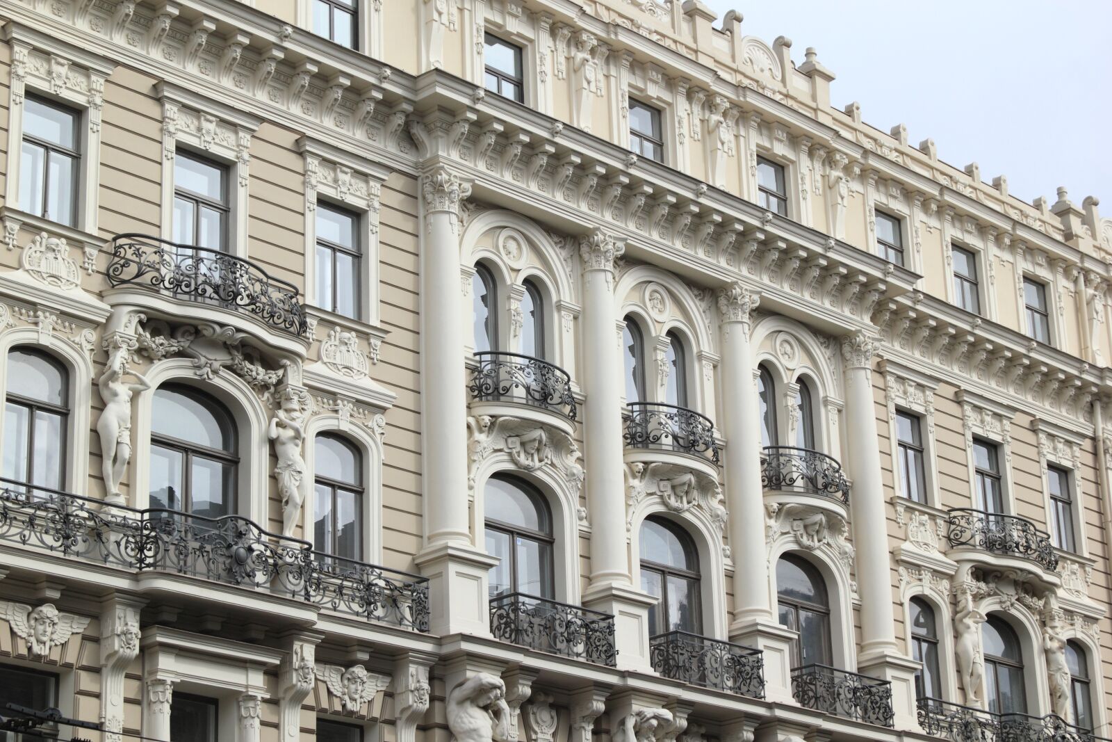 Canon EOS 550D (EOS Rebel T2i / EOS Kiss X4) sample photo. Latvia, riga, building photography