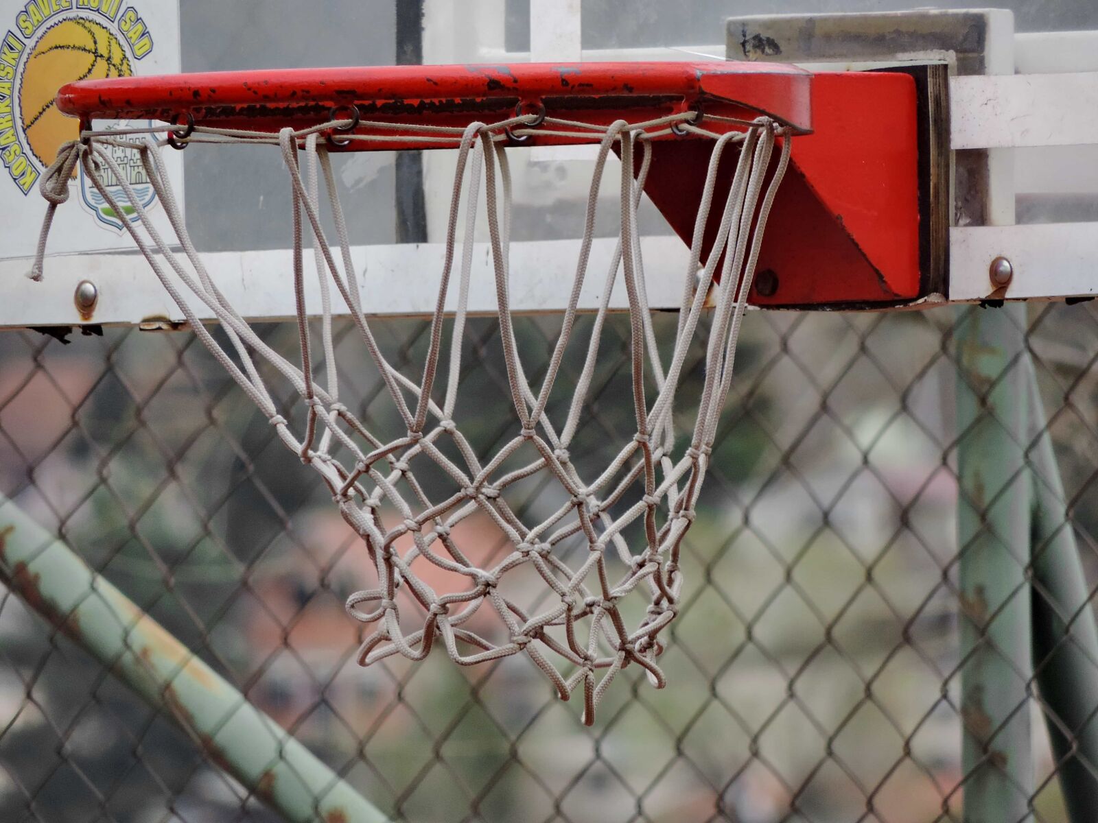 Nikon Coolpix P520 sample photo. Basketball court, web, fence photography
