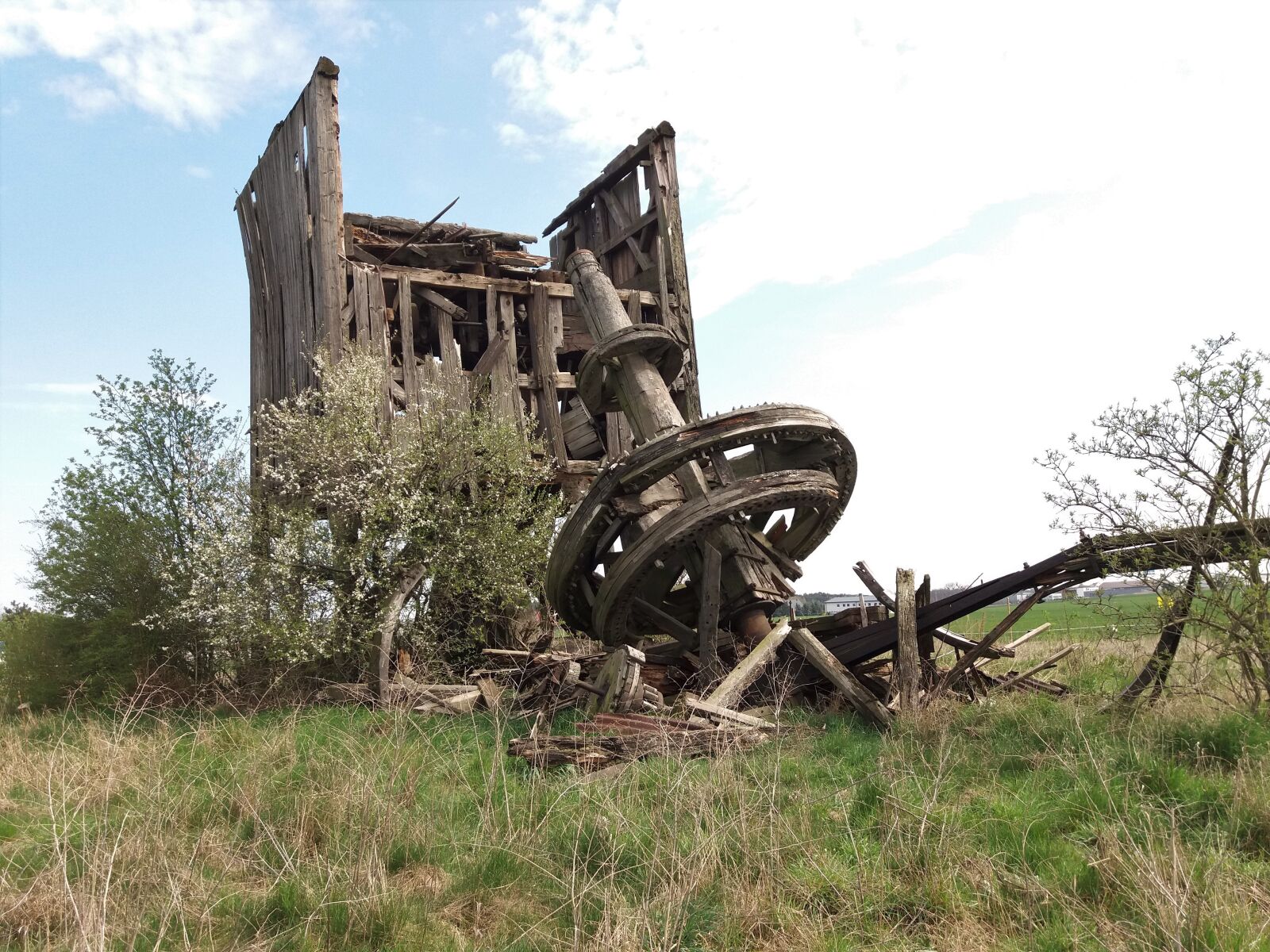 Samsung Galaxy J5(2016) sample photo. Windmill, wloszakowice, monument photography