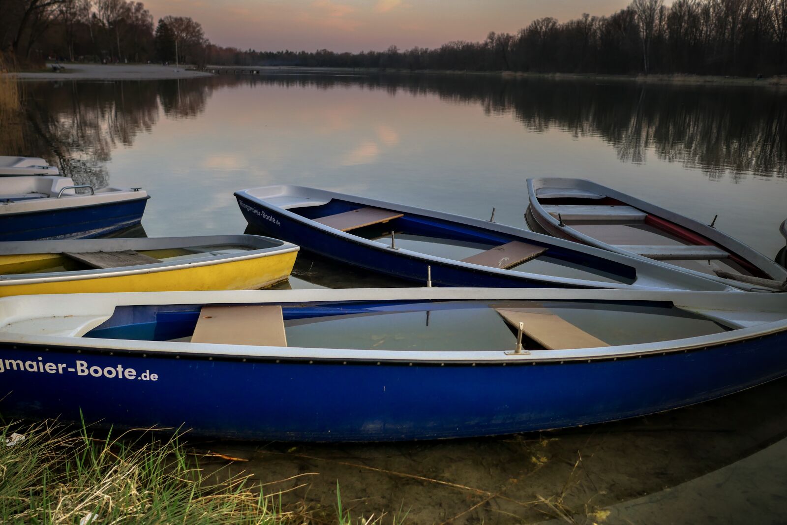 Panasonic Lumix DMC-GX8 sample photo. Boat, lake, canoeing photography
