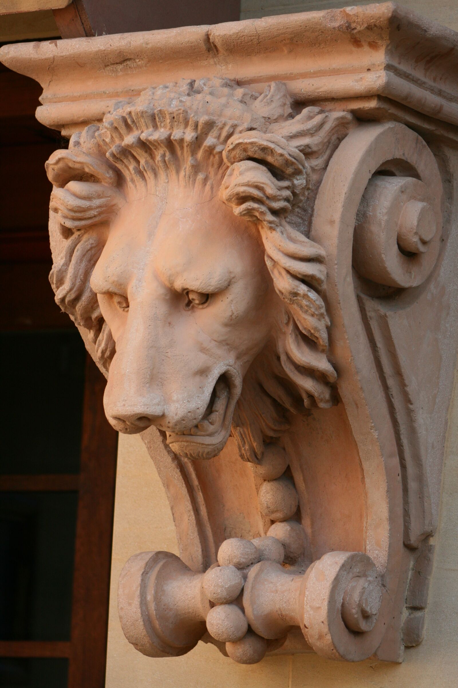Canon EOS 400D (EOS Digital Rebel XTi / EOS Kiss Digital X) sample photo. Stonemason work, stone sculpture photography