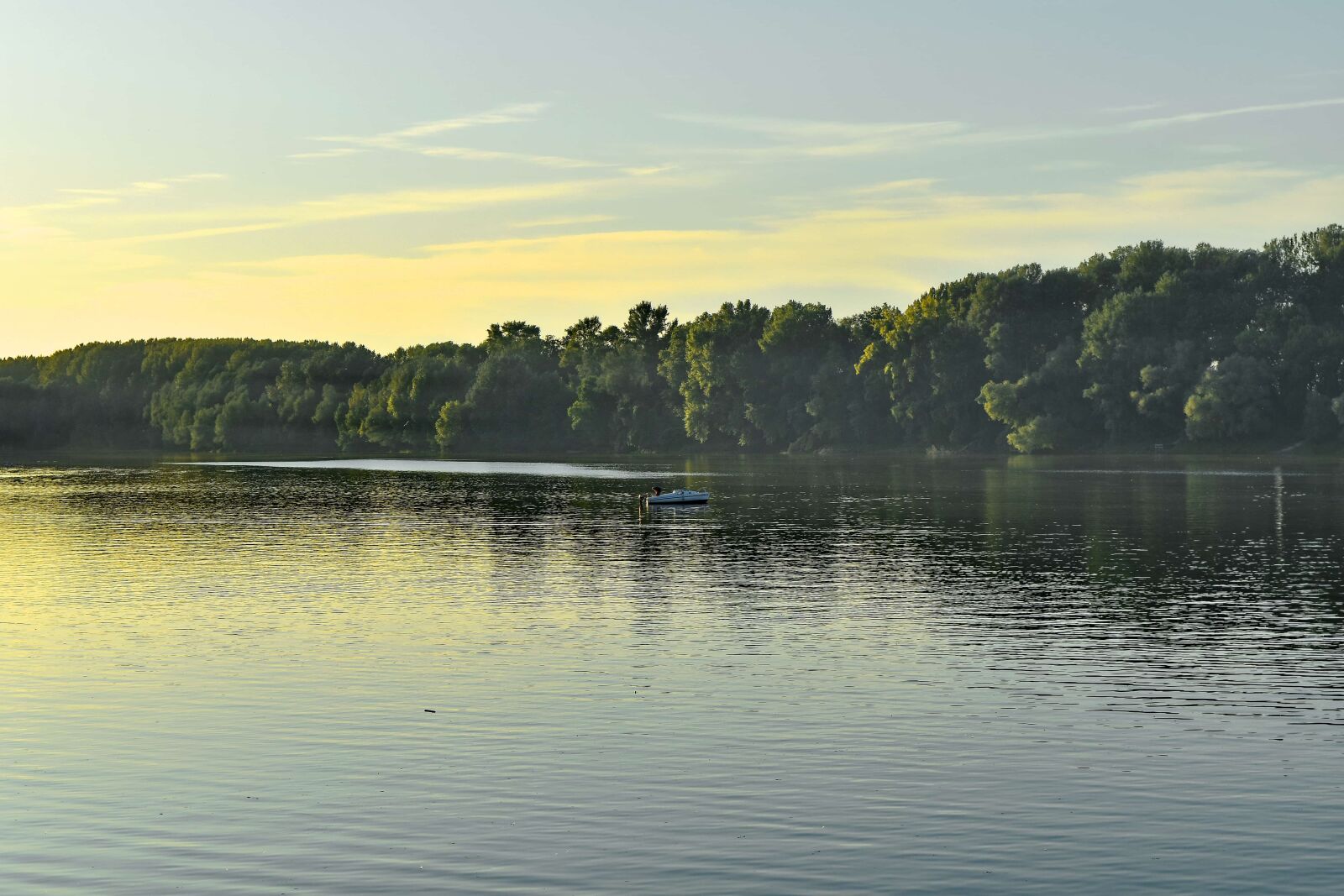 Nikon D5500 sample photo. Boat, horizon, lakeside, morning photography